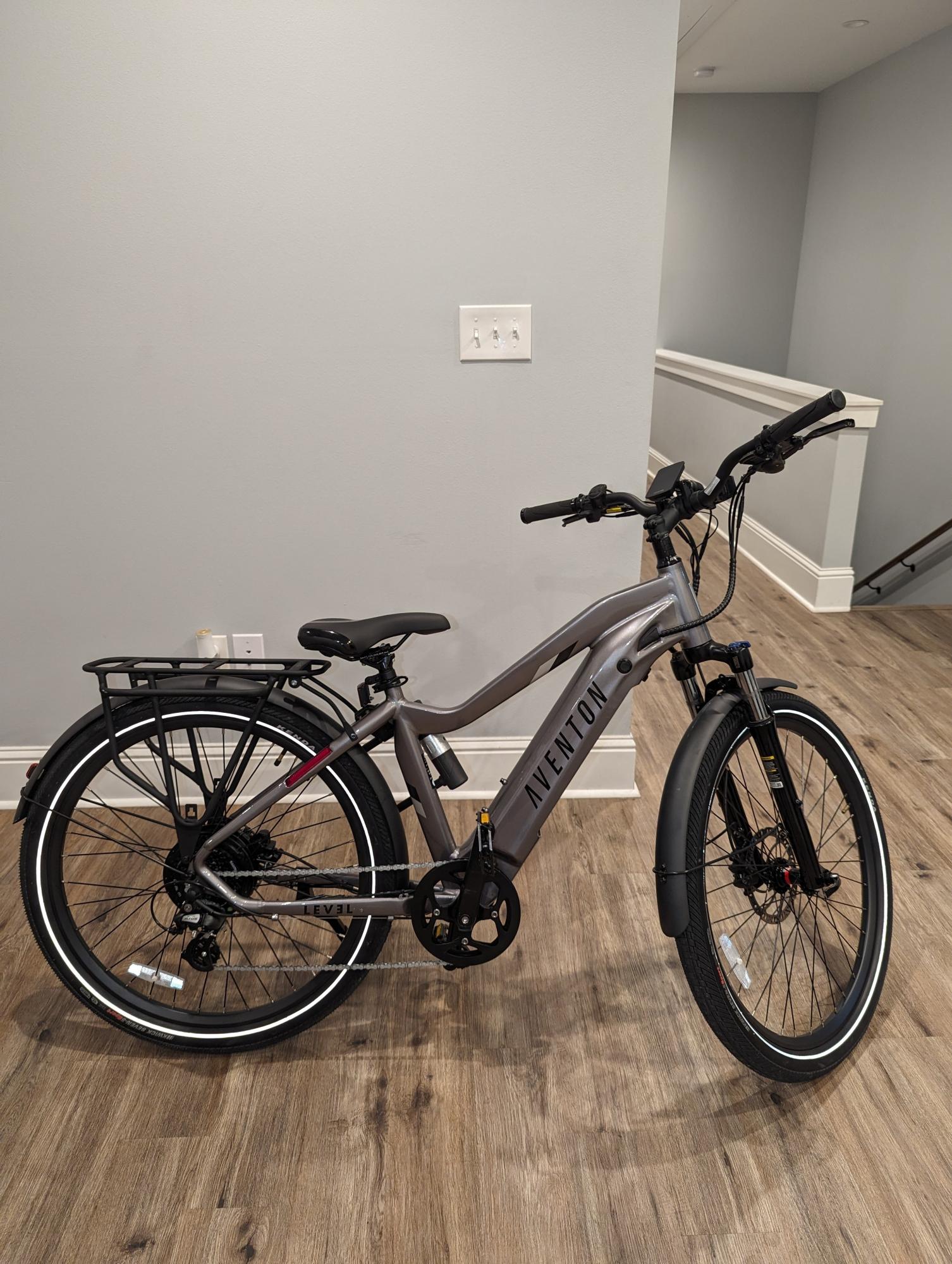 2023 Aventón Level.2 Silver, gray or bare metal