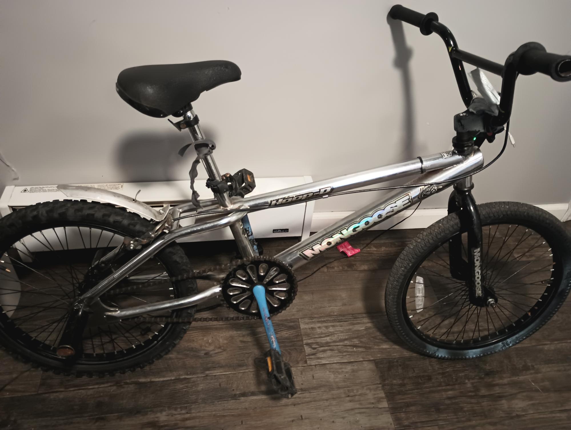 1998 Mongoose Hoop D Silver, gray or bare metal