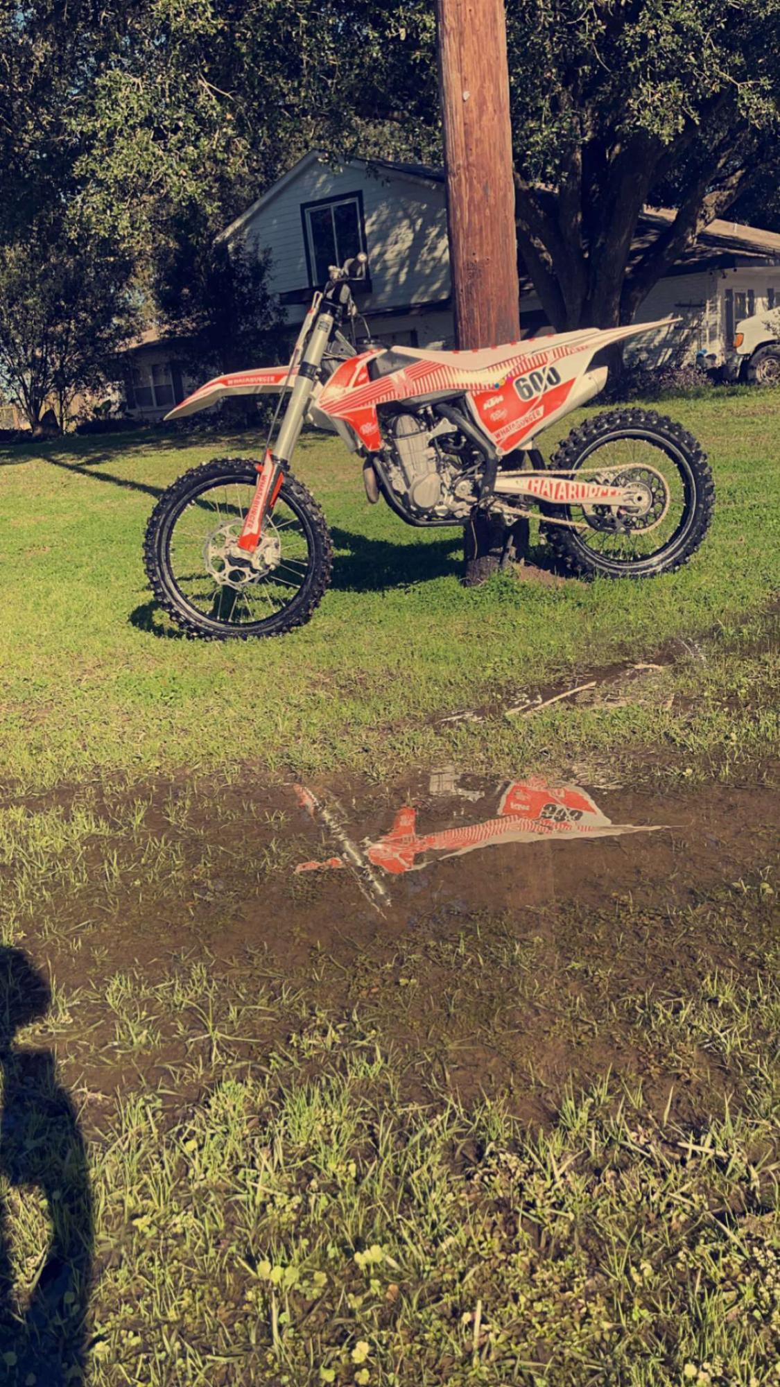 2017 KTM 2017 KTM e-motorcycle/e-dirtbike (no pedals) Orange and White
