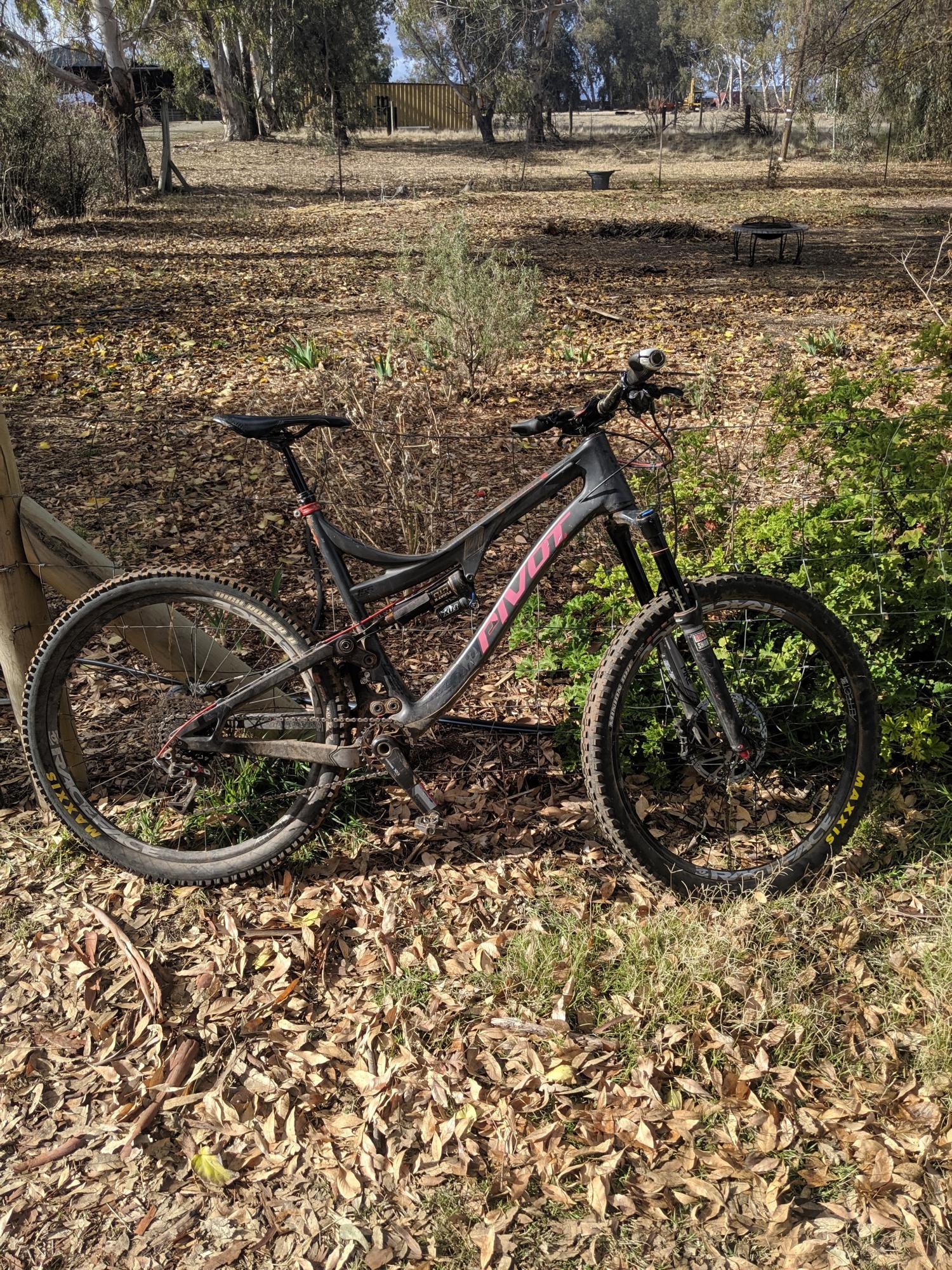 2013 Pivot Mach 6 Black and Pink