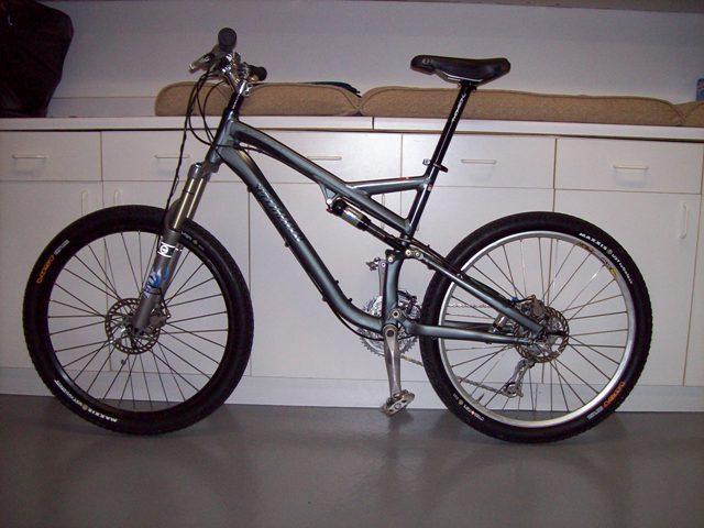 2010 Specialized Stump Jumper Expert  Black
