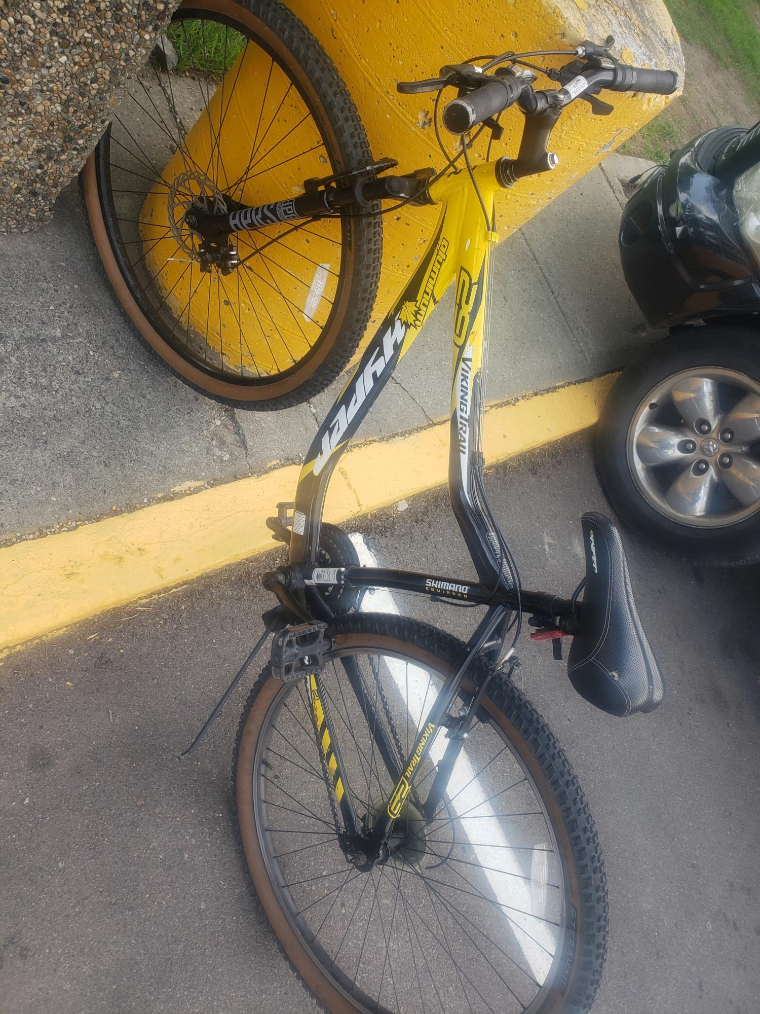 2023 Hyper Viking trail Black and Yellow or Gold