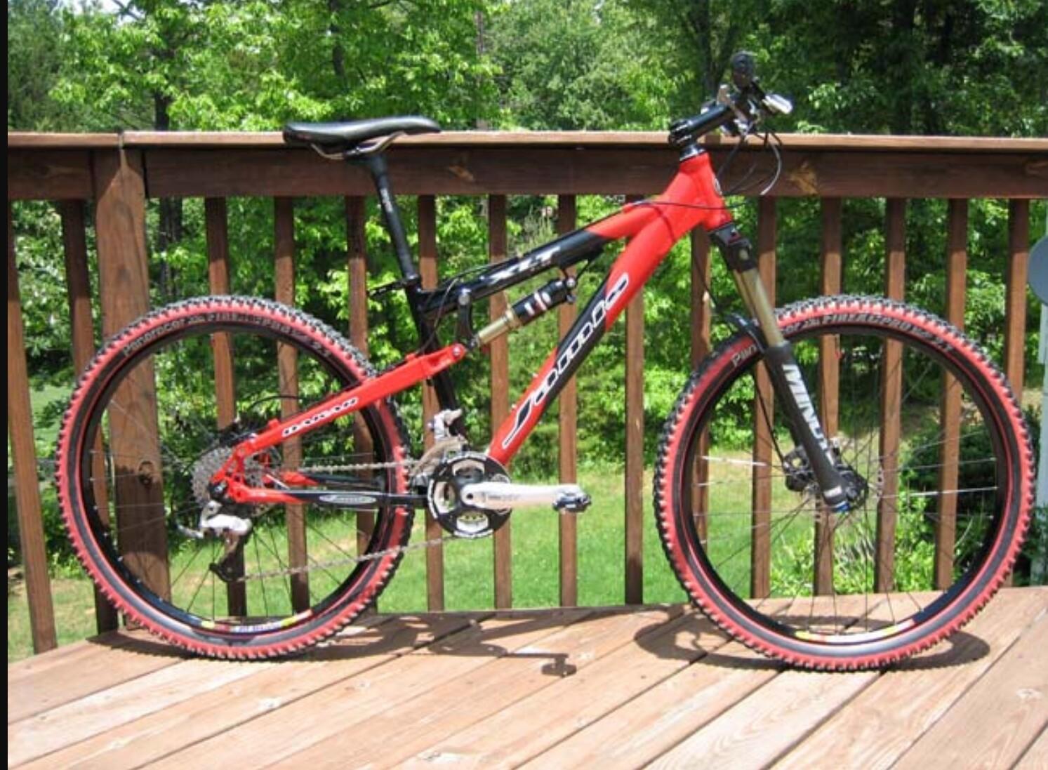 2004 Jamis XLT 1.0 Black and Red