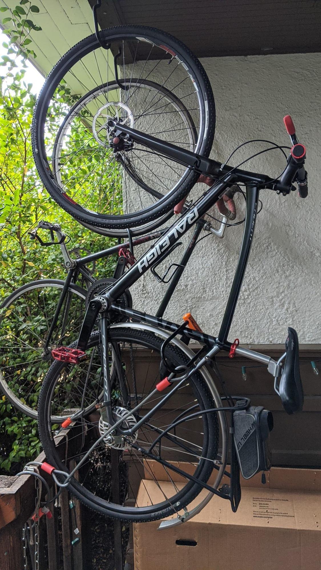 Raleigh Cadent i8 Silver, gray or bare metal