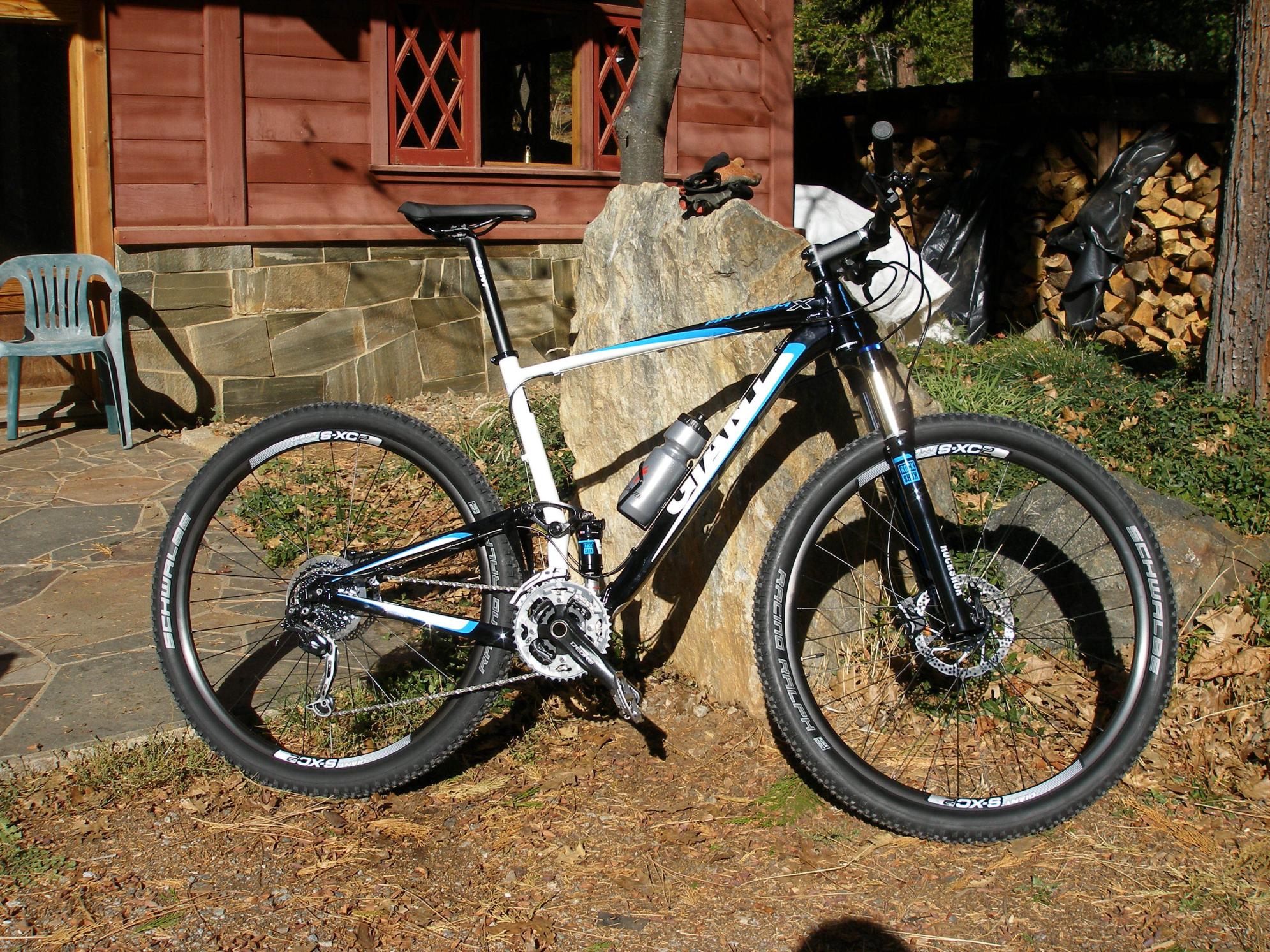 2013 Giant Anthem X 29er 2 White, Black, and Blue