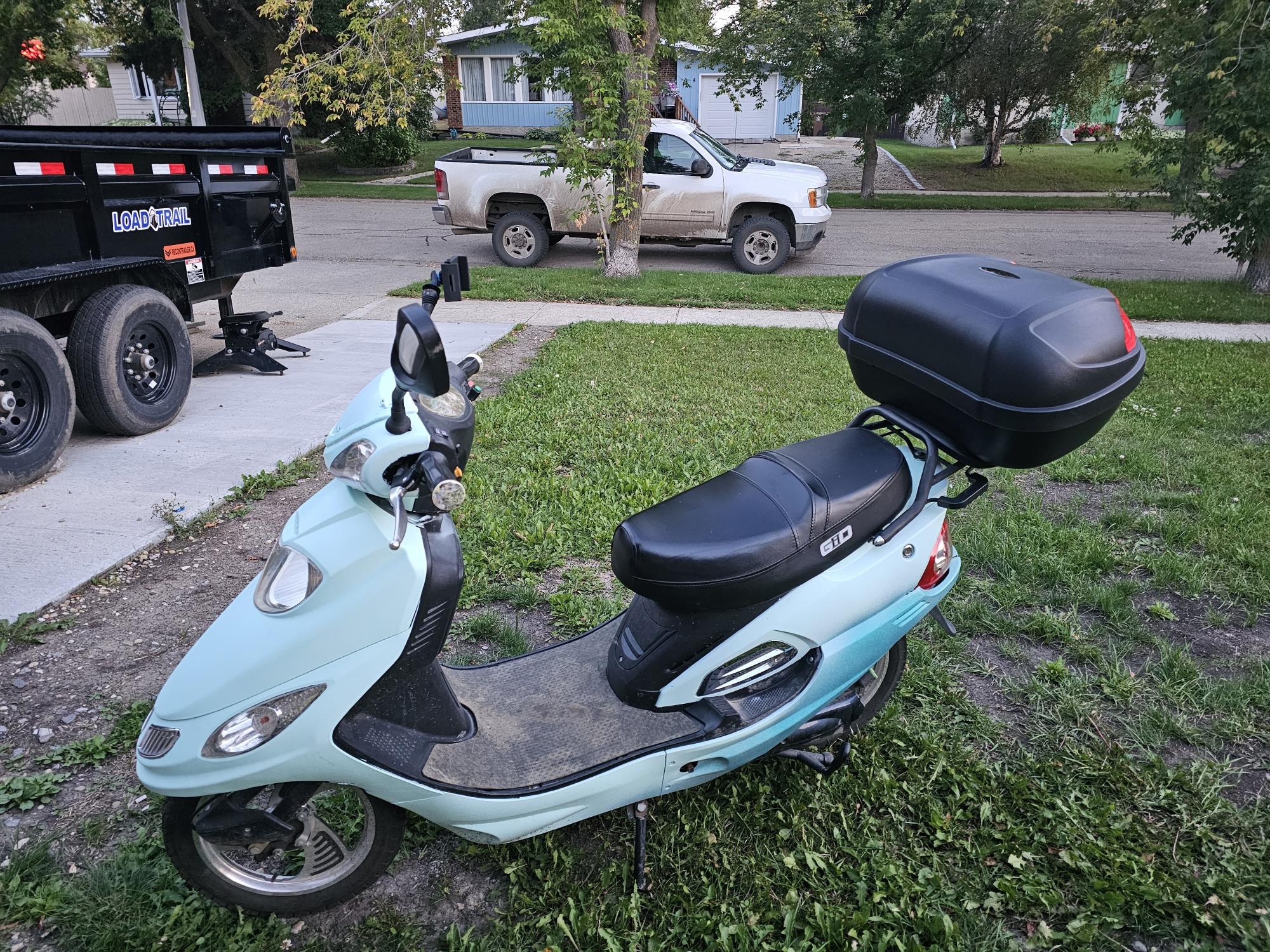 Gio e-scooter Blue