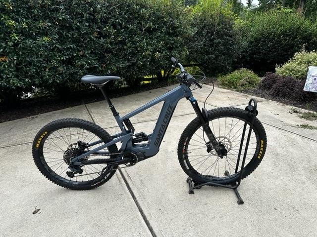 2023 Santa Cruz Heckler 9 CMX23 MD GryS Silver, gray or bare metal