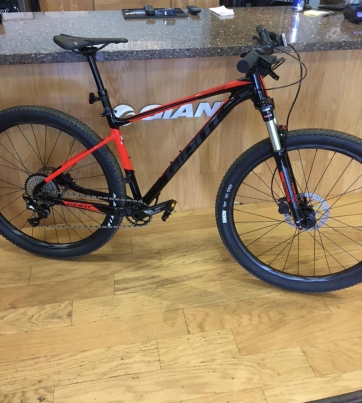 2020 Giant Fathom Black and Red