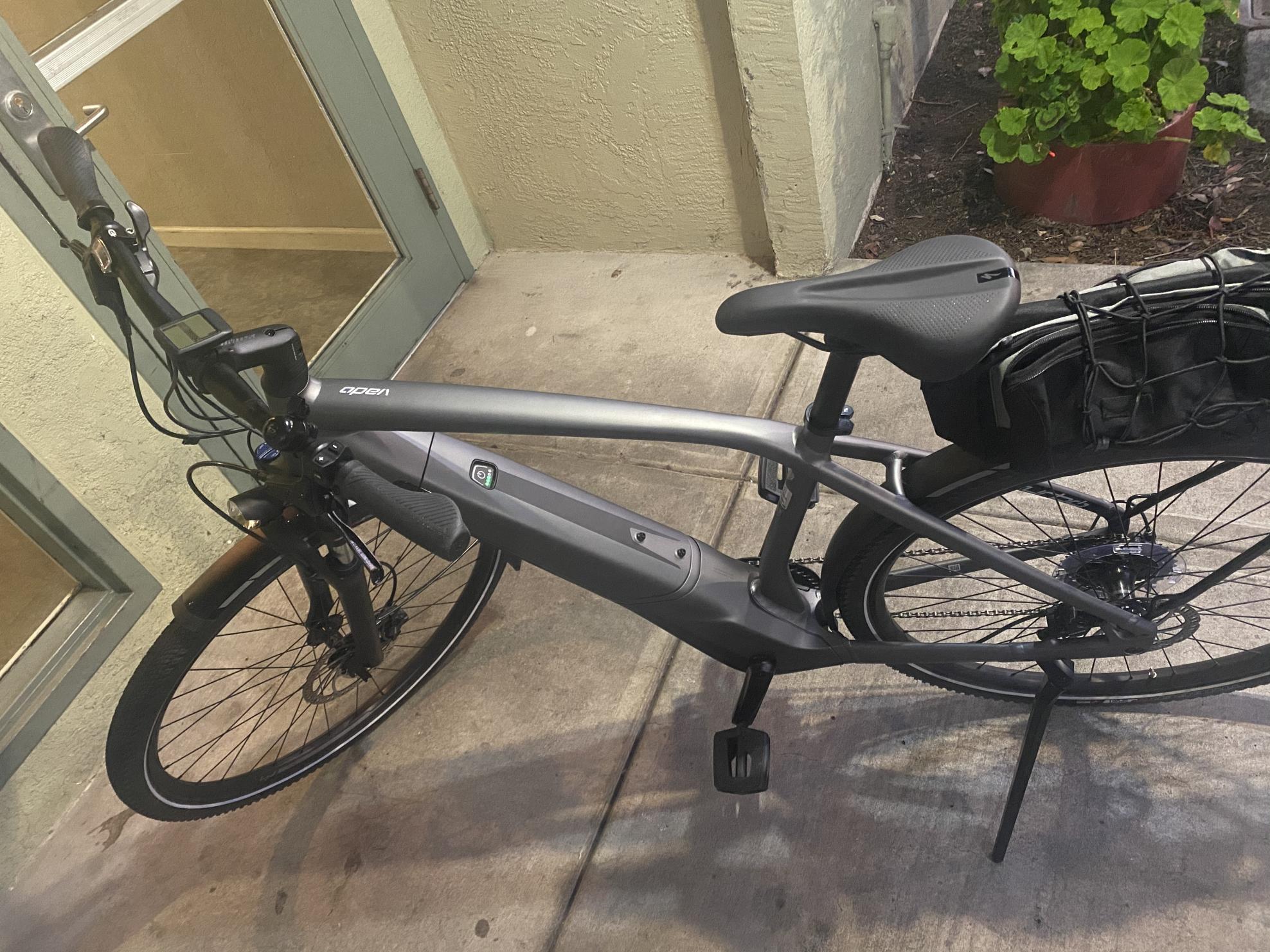 2019 Specialized Turbo Vado 3 Silver, gray or bare metal
