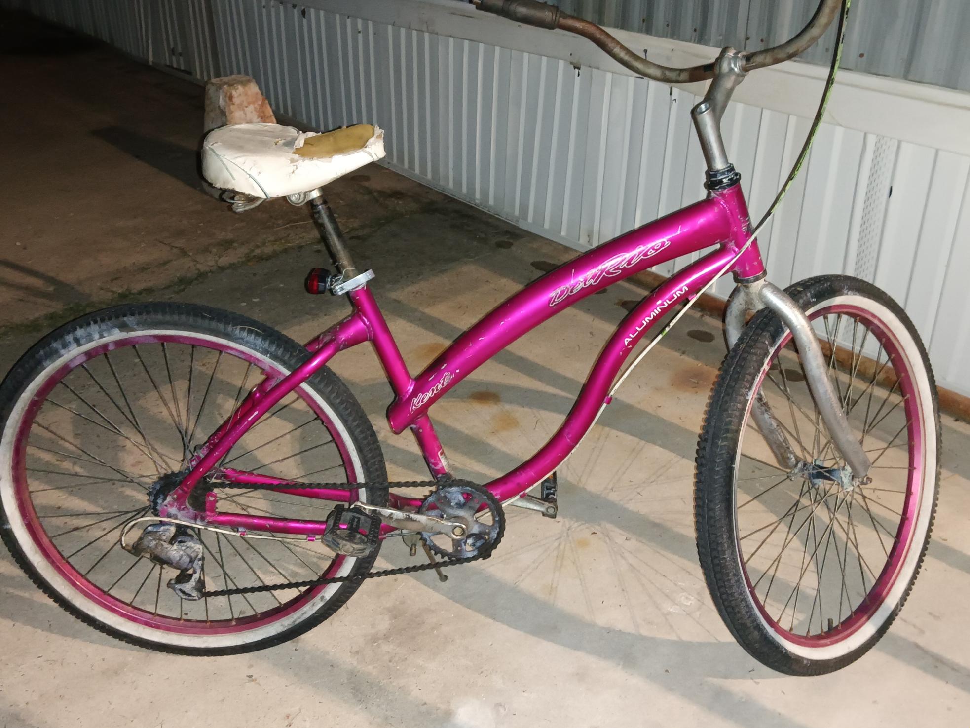 2023 Kent Pink and White