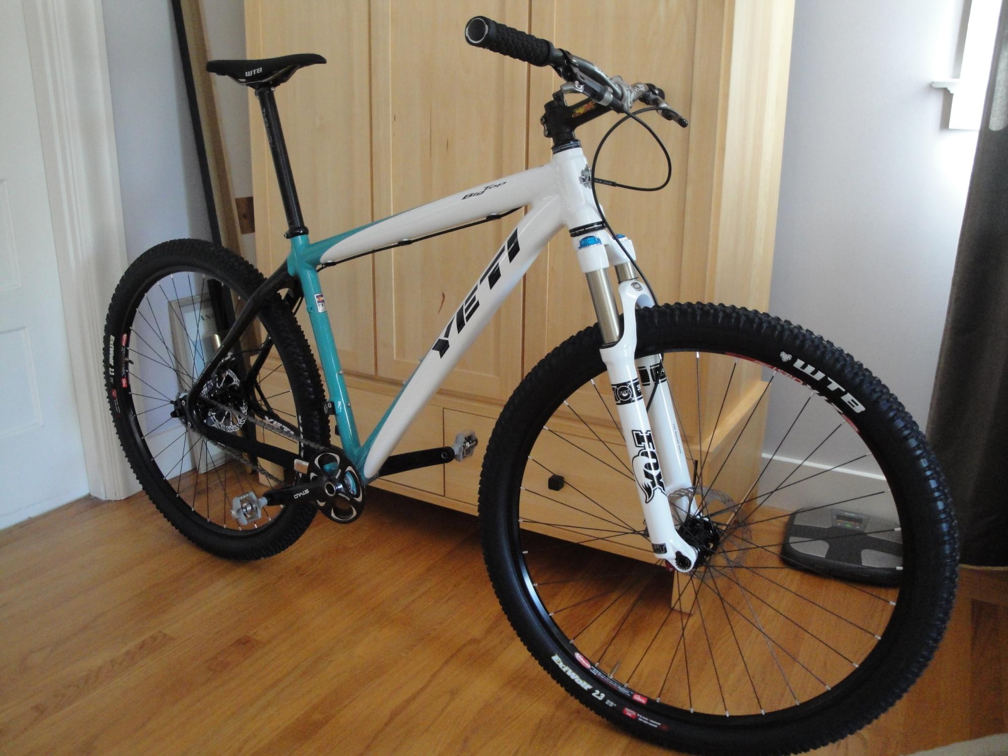2011 Yeti Big Top White and Teal