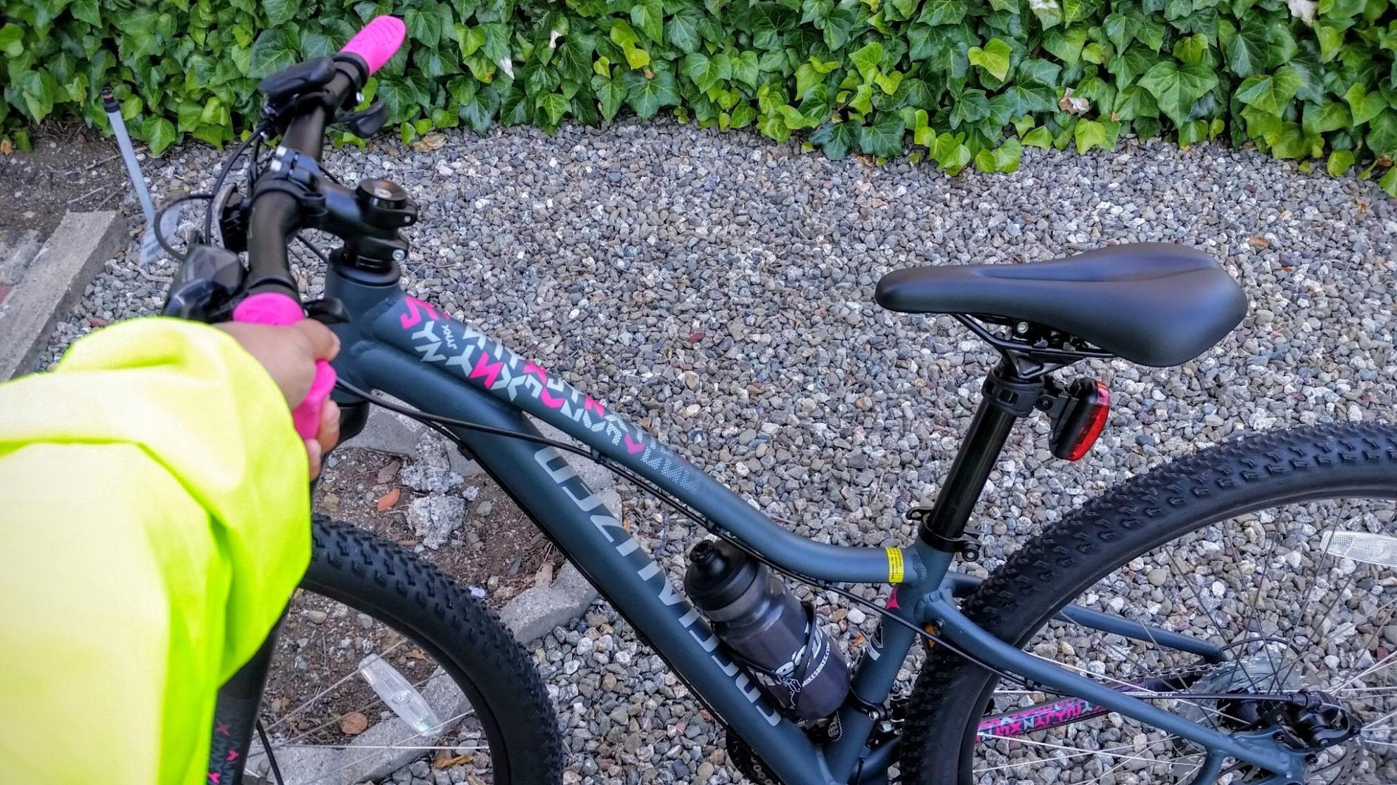 2016 Specialized 16 JYNX 650B Silver or Gray and Pink