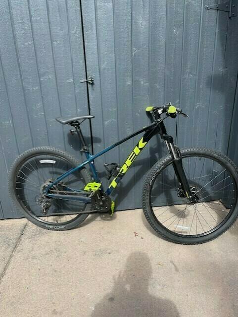 2020 Trek marlin 5 Black and Green
