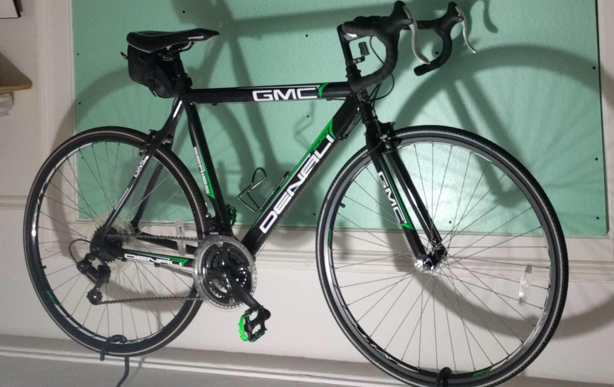 2013 GMC 700c GMC Denali Men's Road Bike Black and Green
