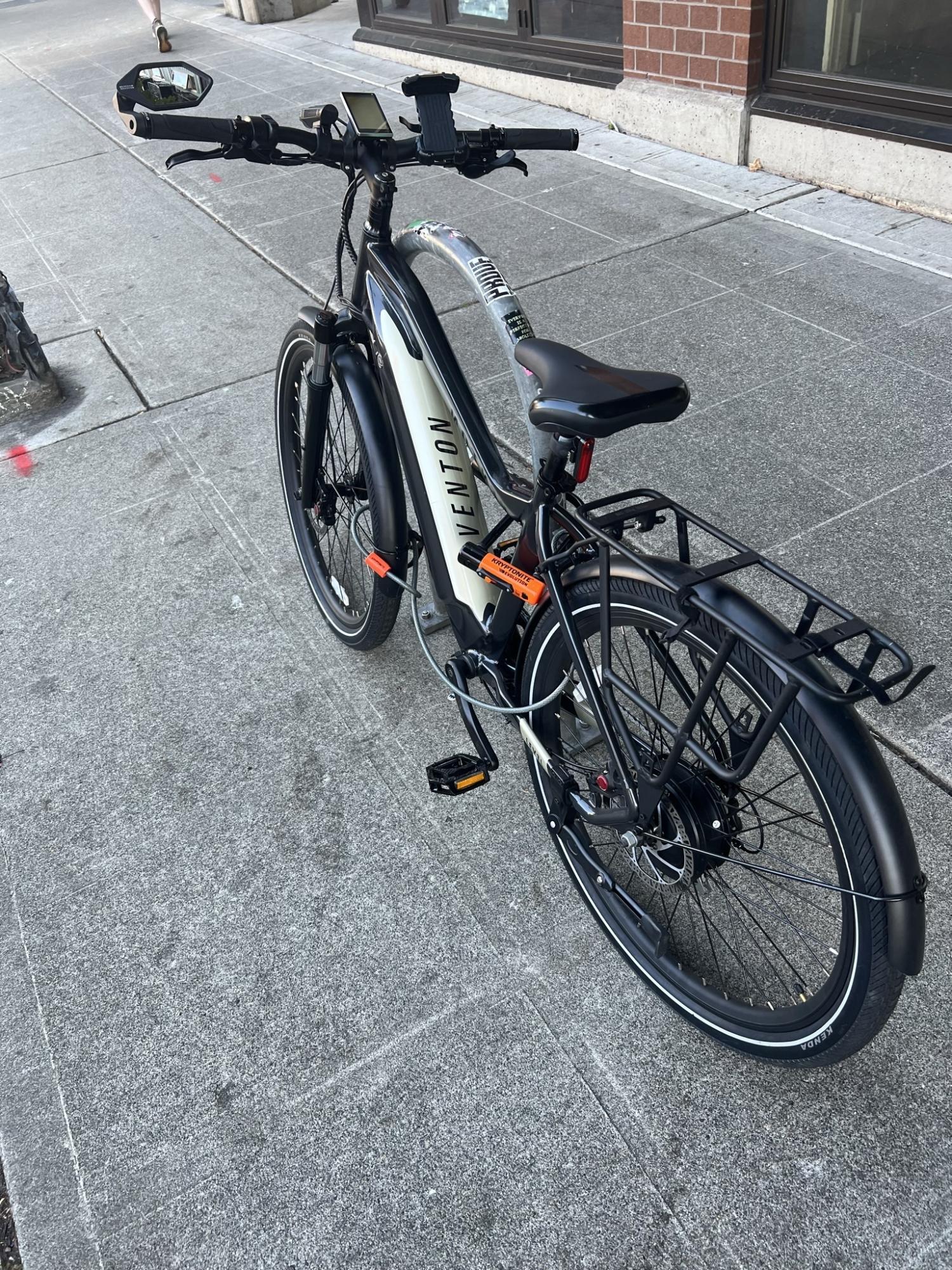 2022 Aventón Level Black