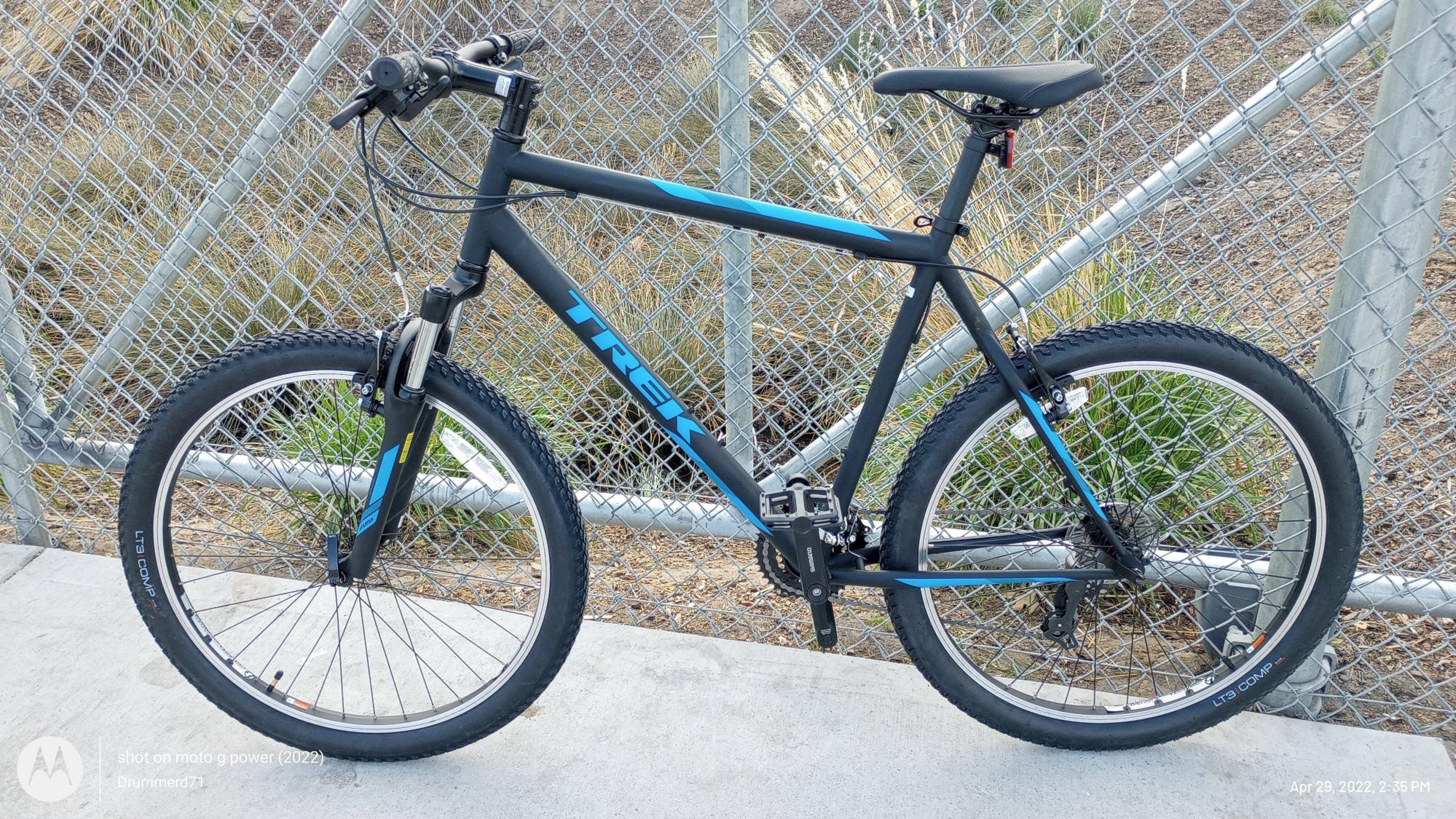 2022 Trek 820 Black and Blue