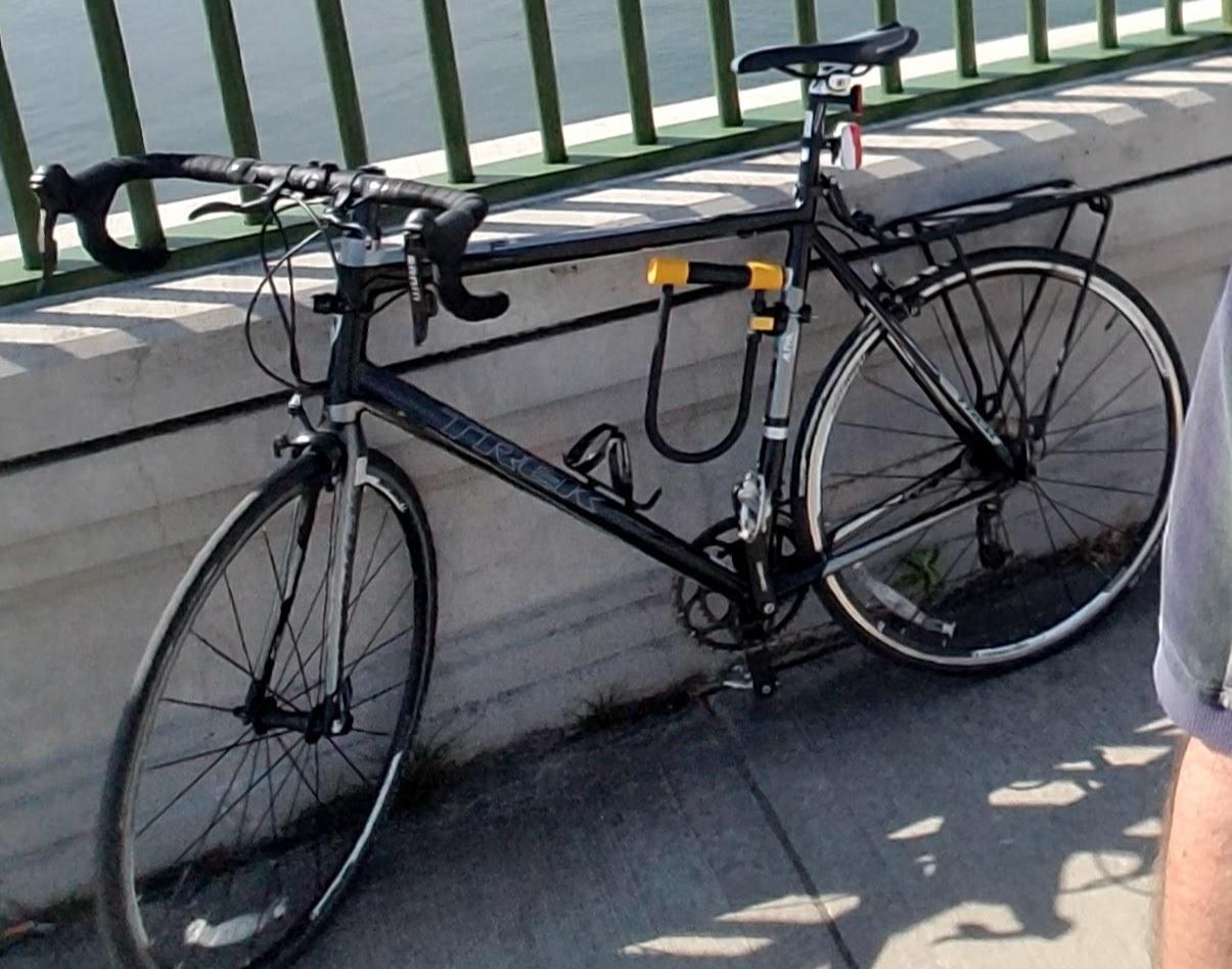 2012 Trek 2.1 H2 (Compact) Black