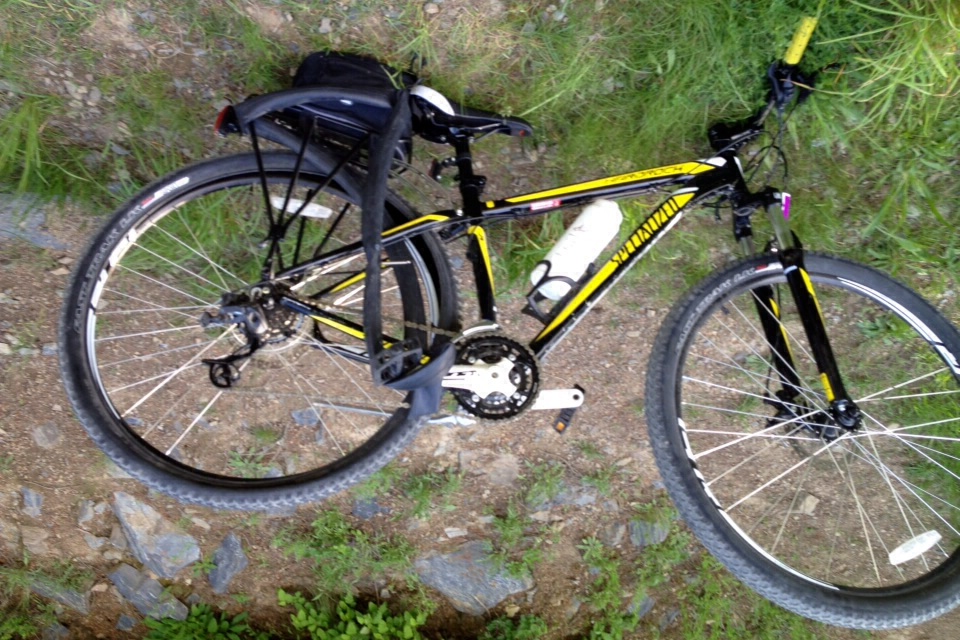 2014 Specialized Hardrock Disc 29 Black and Yellow or Gold