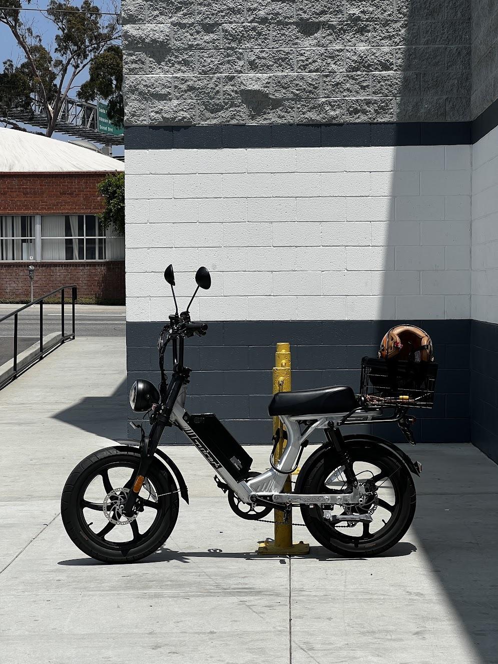 2022 Juiced Bikes HyperScorpion Silver, gray or bare metal