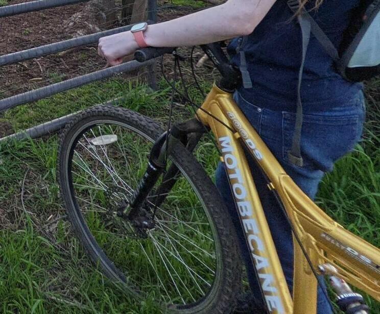 Motobecane 400DS Yellow or Gold and Silver, gray or bare metal