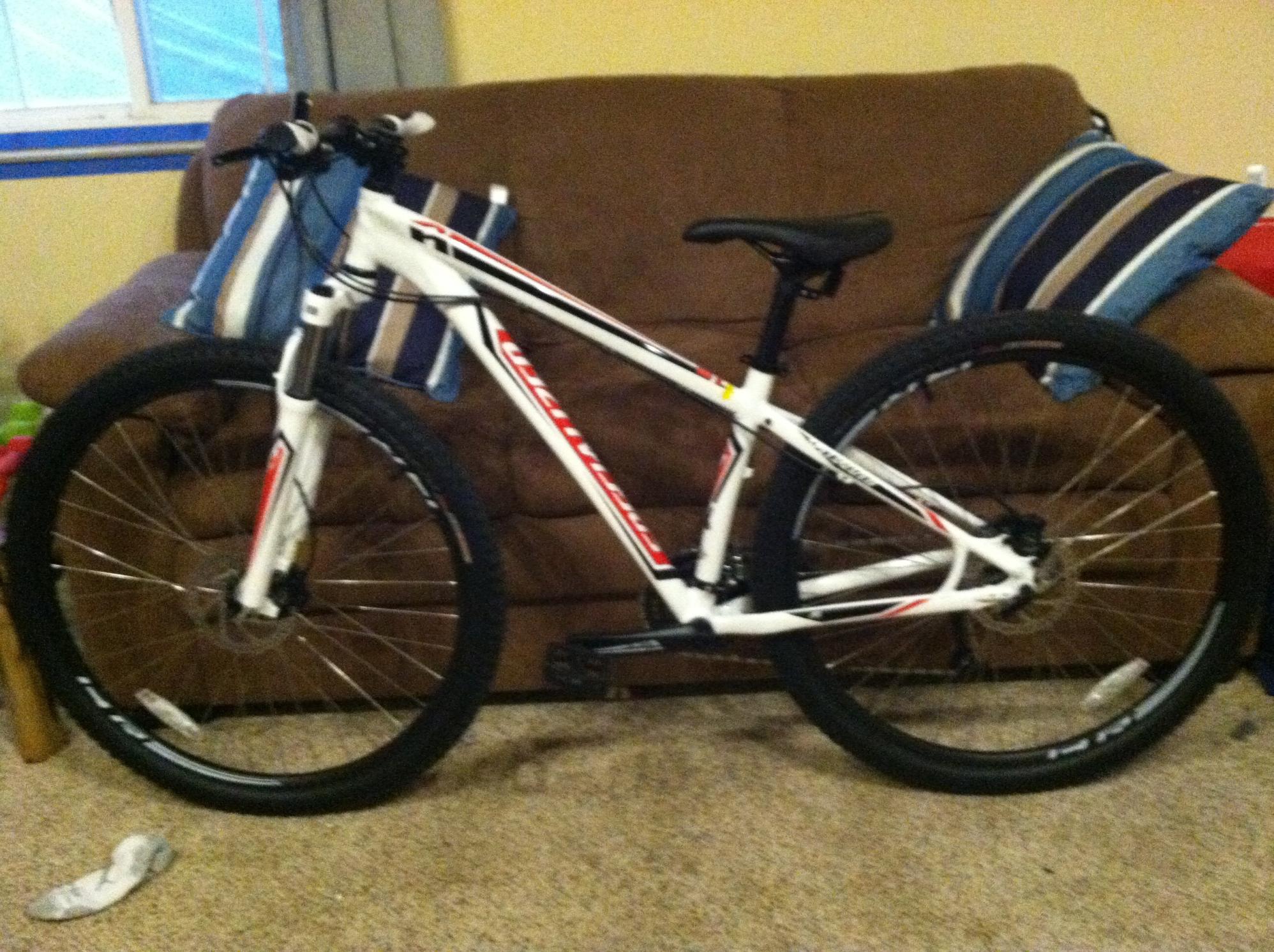 2013 Specialized Hardrock Disc 29  White