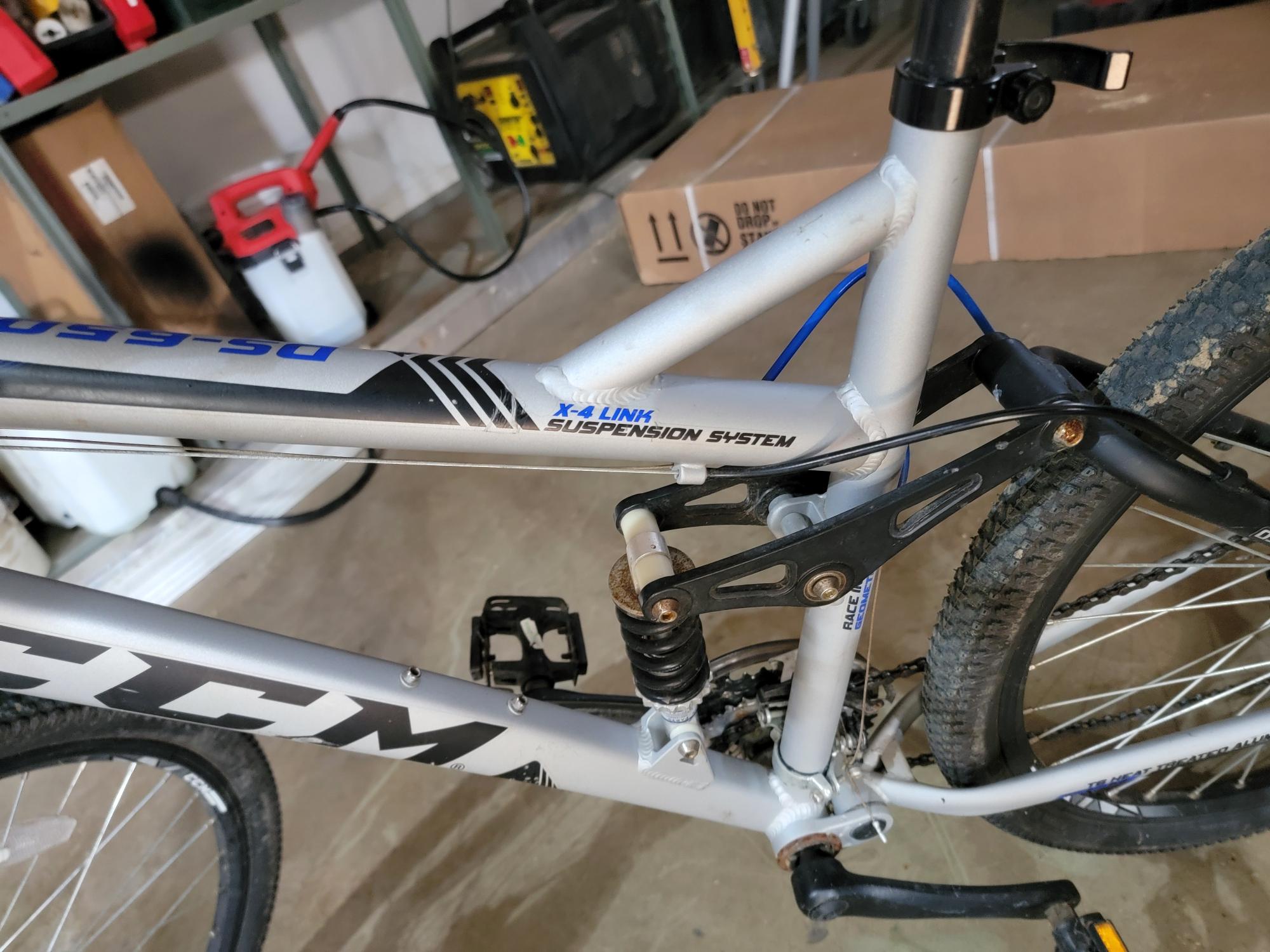 CCM Silver, gray or bare metal