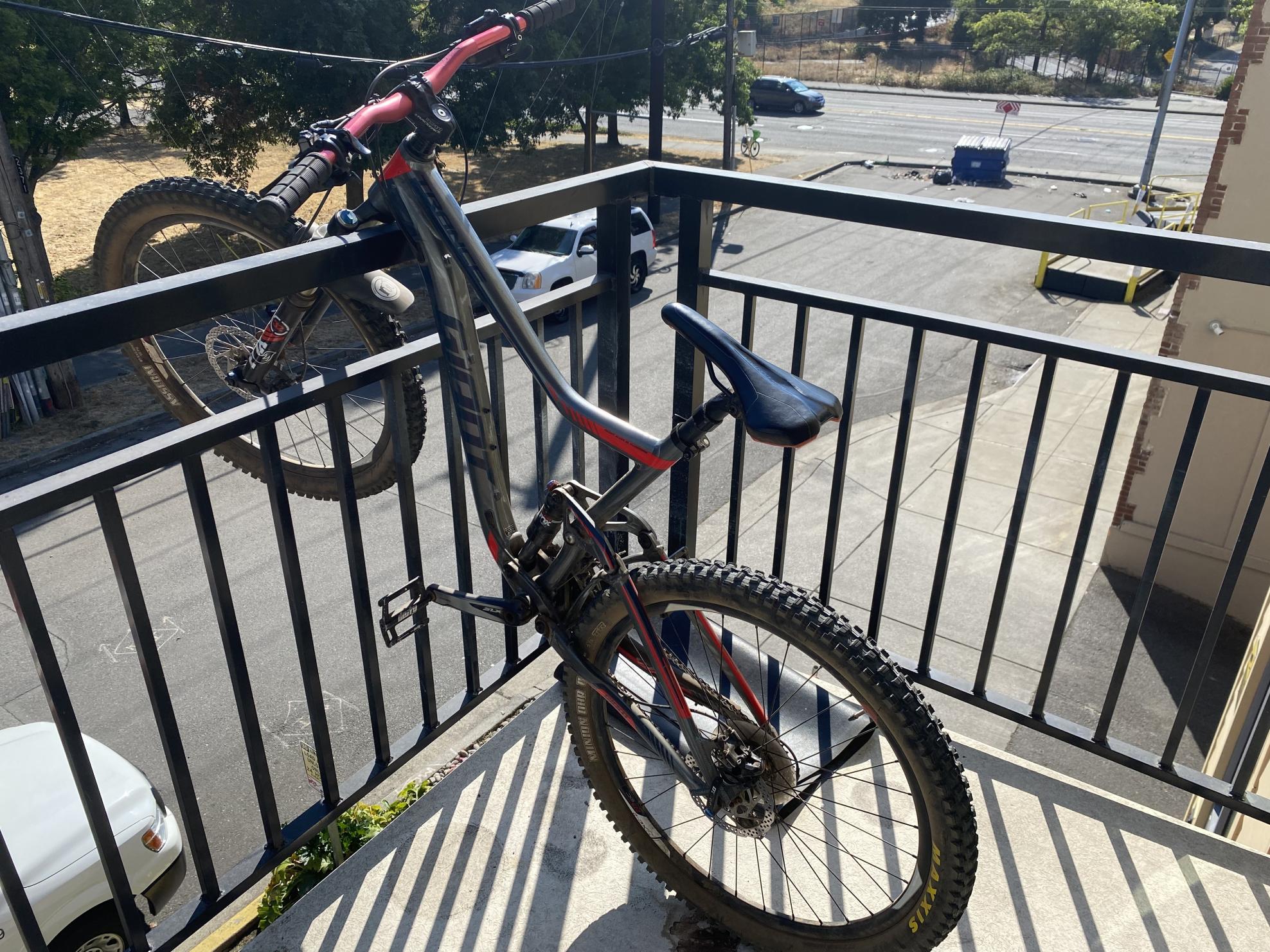 2016 Giant Trance Silver, gray or bare metal