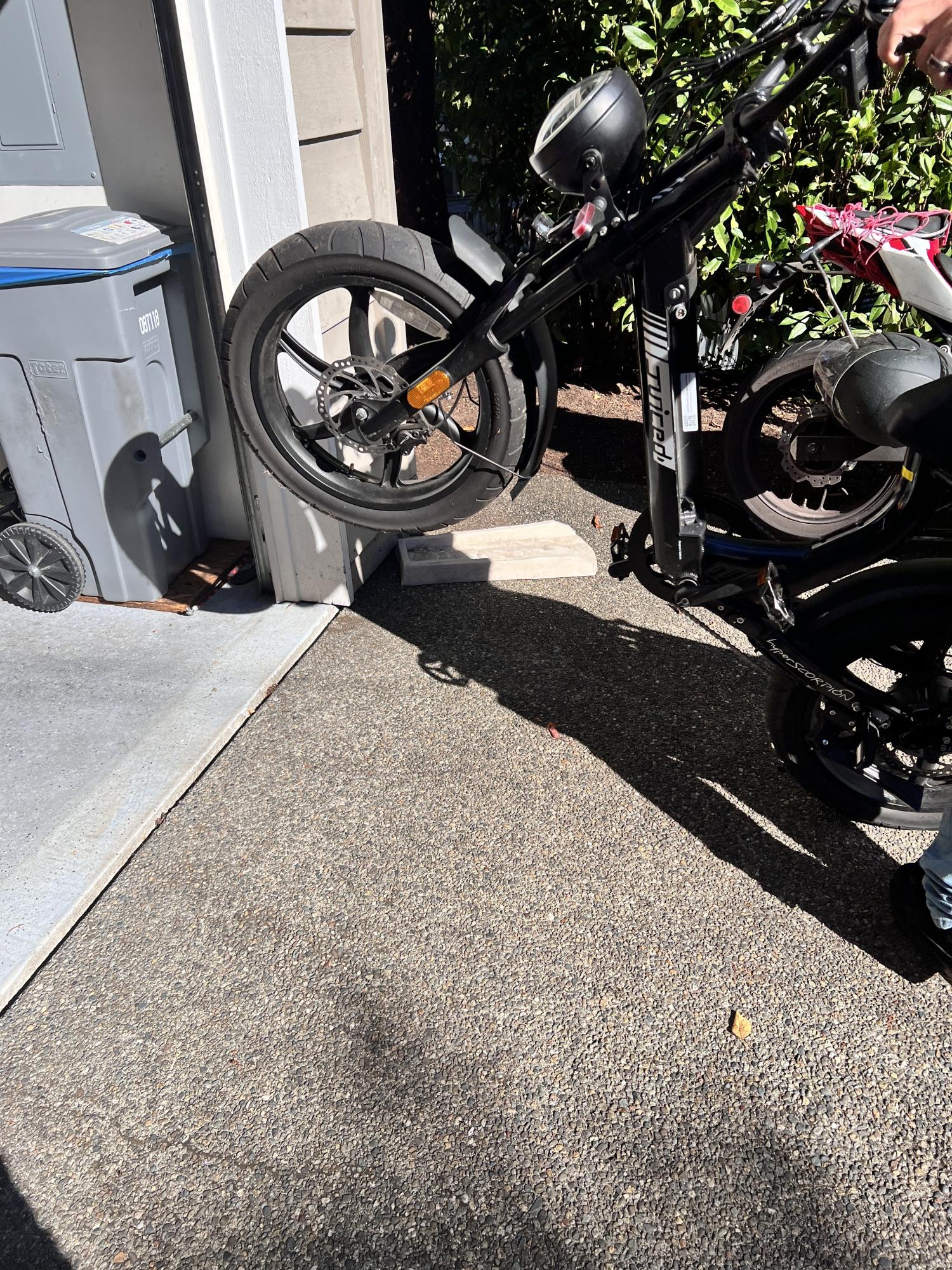 2022 Juiced Bikes Hyperscorpion Electric Moped Style Bike Black
