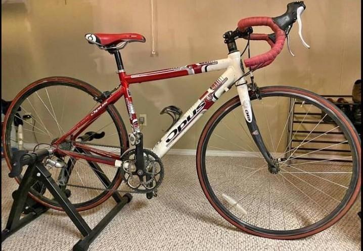 Opus Fidelio Red and White