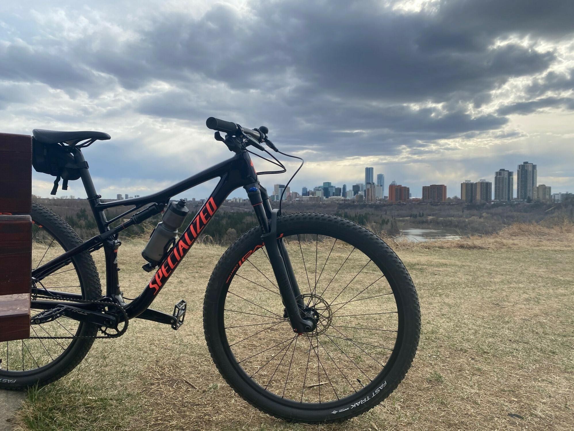 2019 Specialized Mountain Bike Epic Competition Carbon 29 Purple and Red