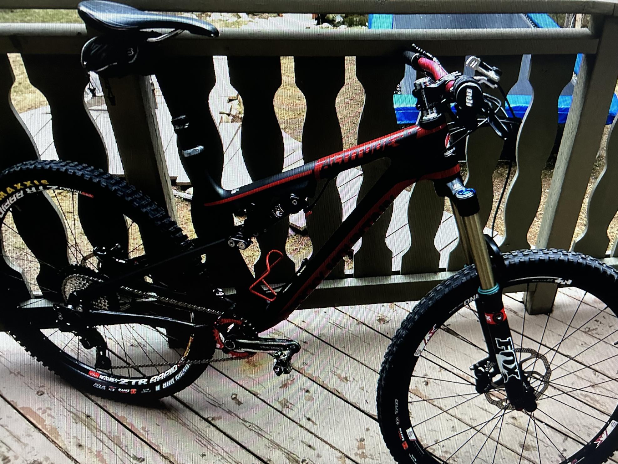 2016 Rocky Mountain Bicycles Altitude 770 Black and Red