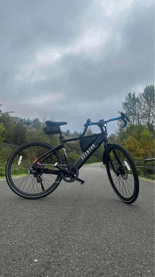 2024 Aventón Soltera.2 Black and Blue