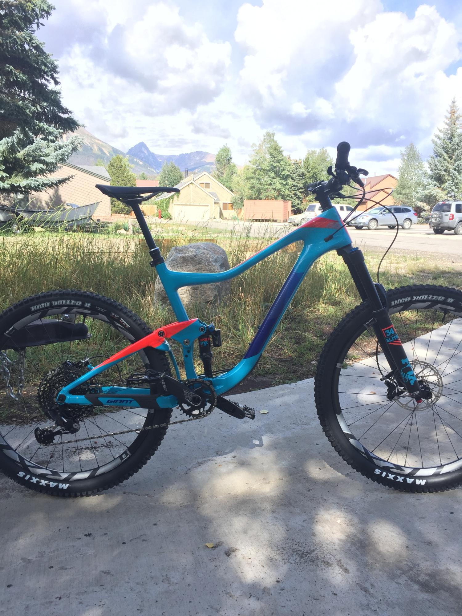 2018 Giant Trance Advanced (Carbon) Blue and Red