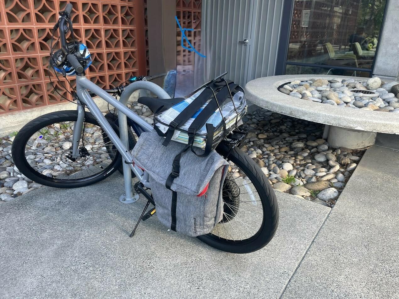 2023 Specialized roll Silver, gray or bare metal