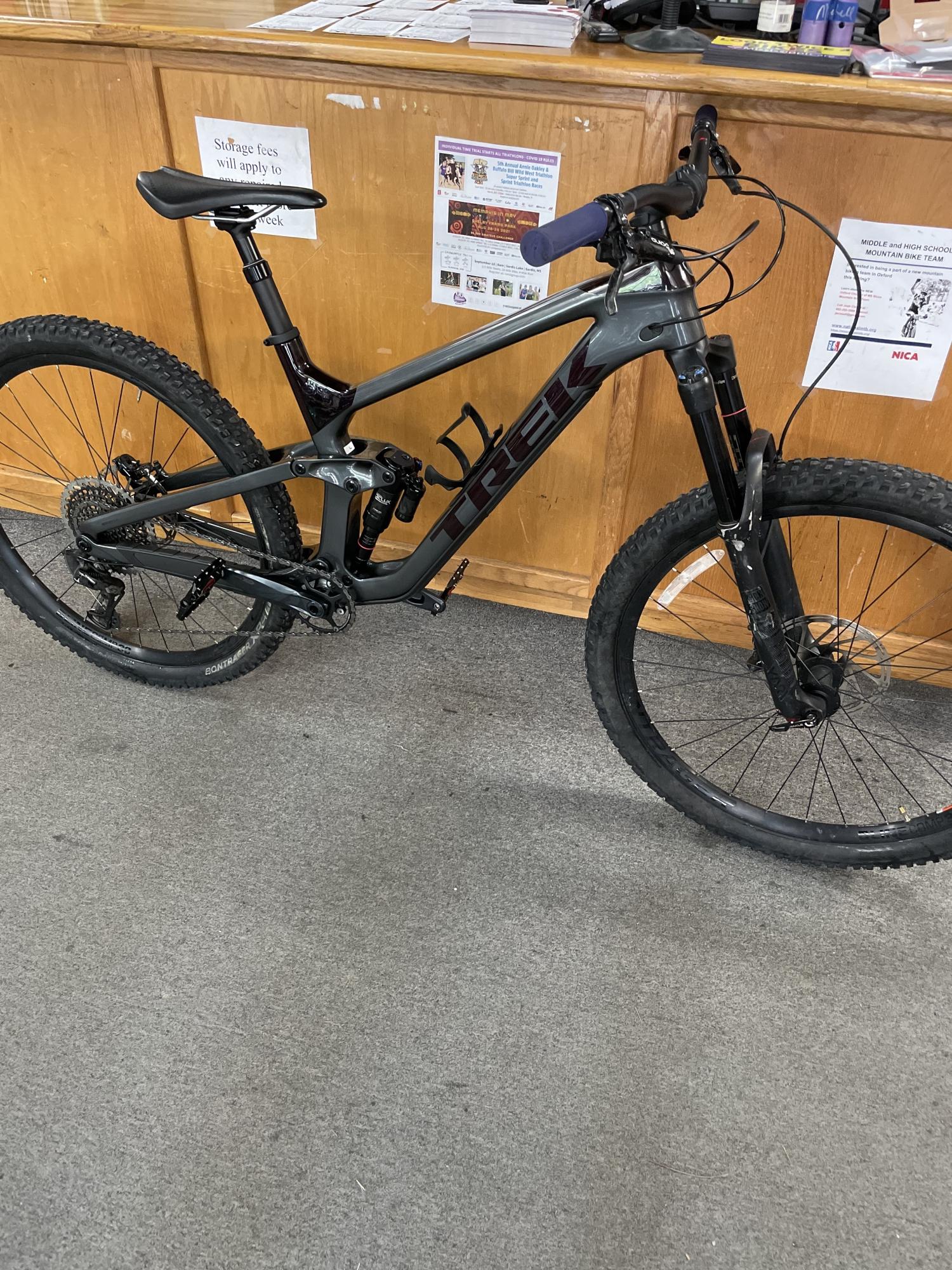 2021 Trek Slash 9.8 Silver, gray or bare metal