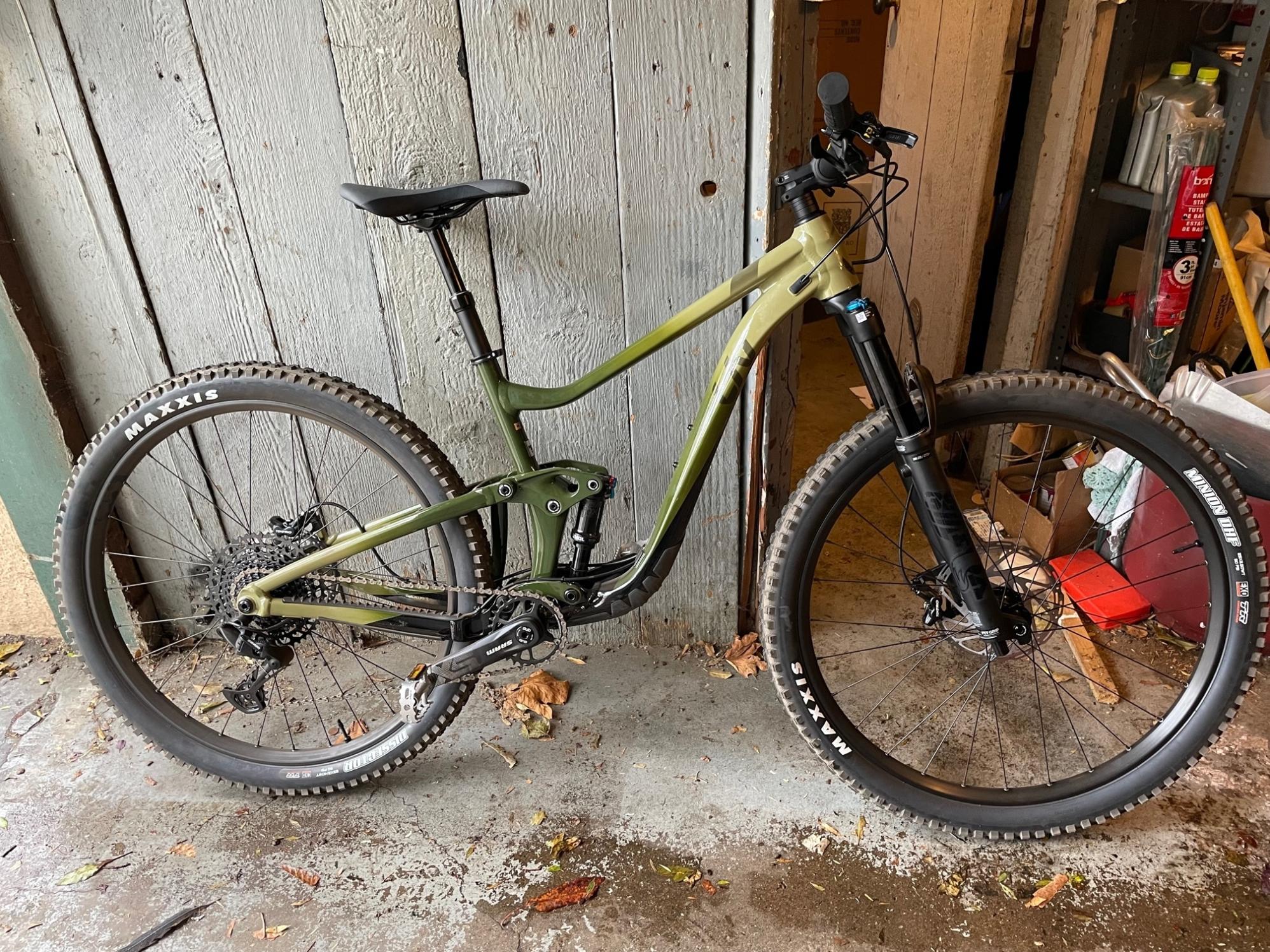 2022 Giant Intrigue 29 2 Green