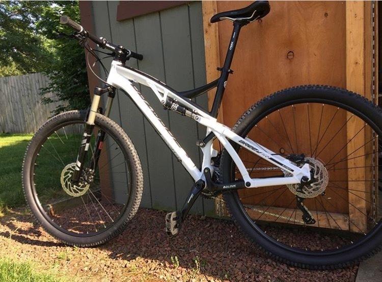 2016 Breezer Supercell Expert 29R XL White
