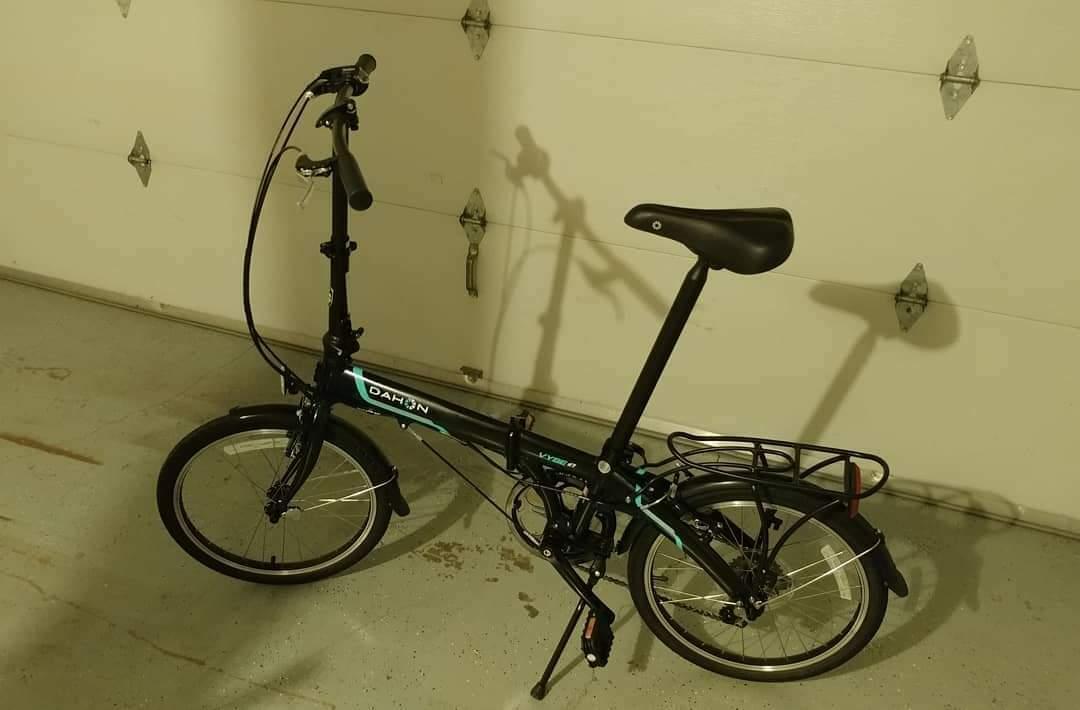 Dahon Vybe D7 Black and Blue