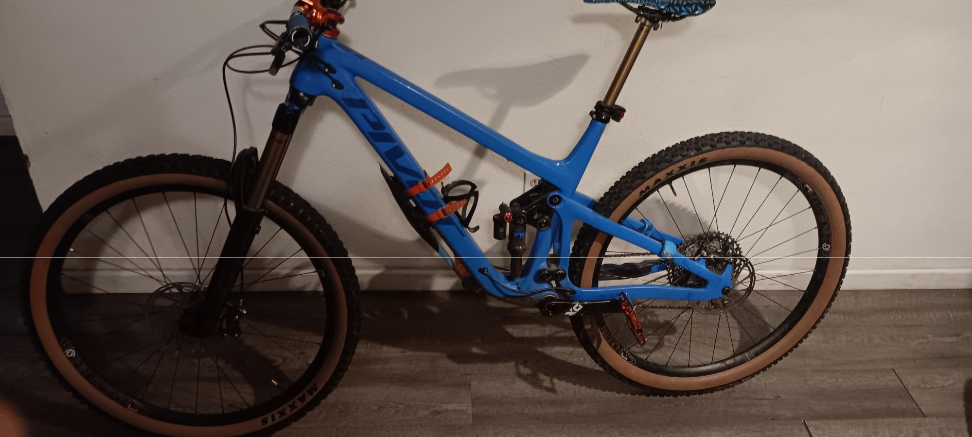 2020 Pivot Switchblade Blue