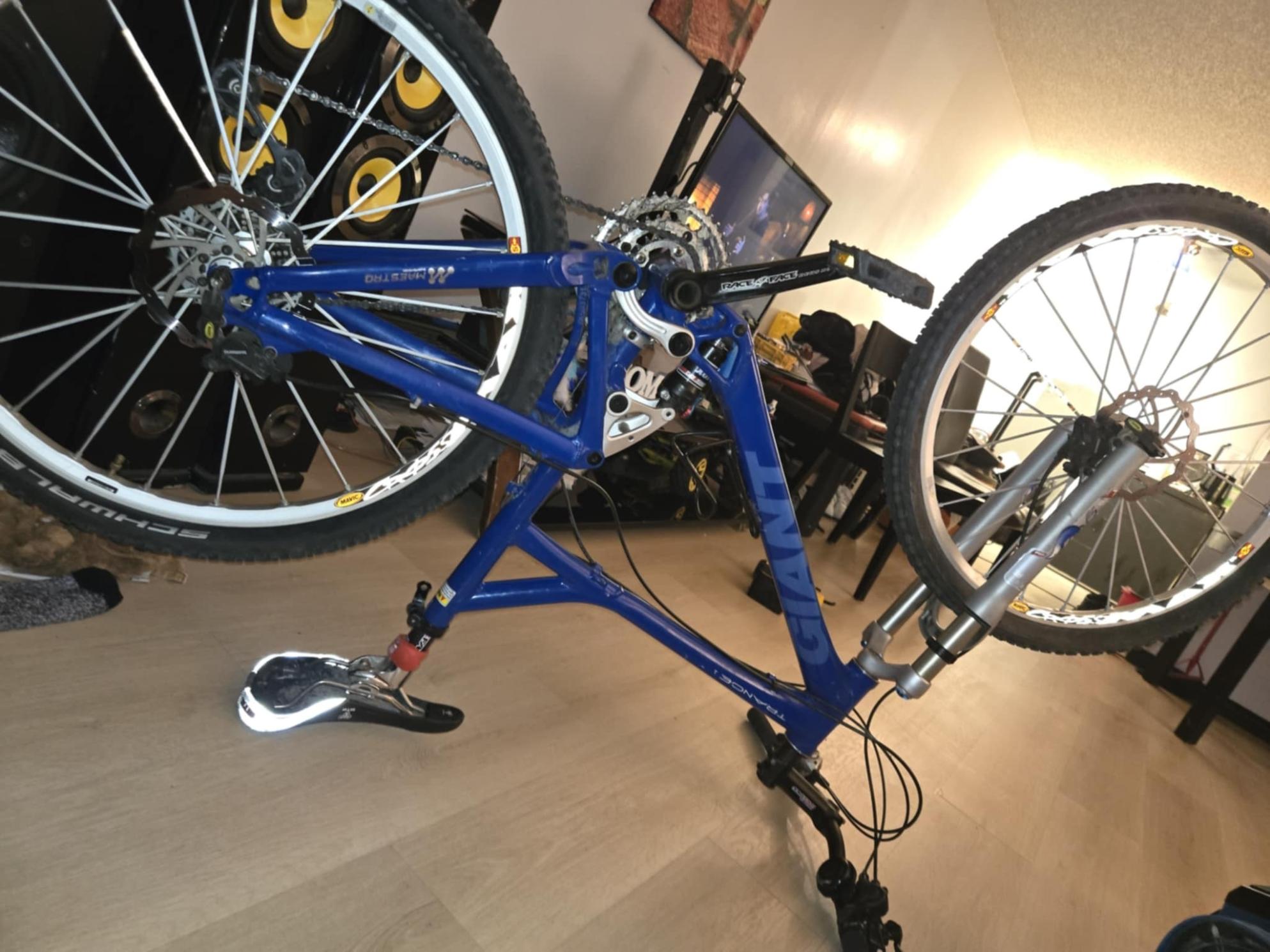2025 Giant Trance Blue
