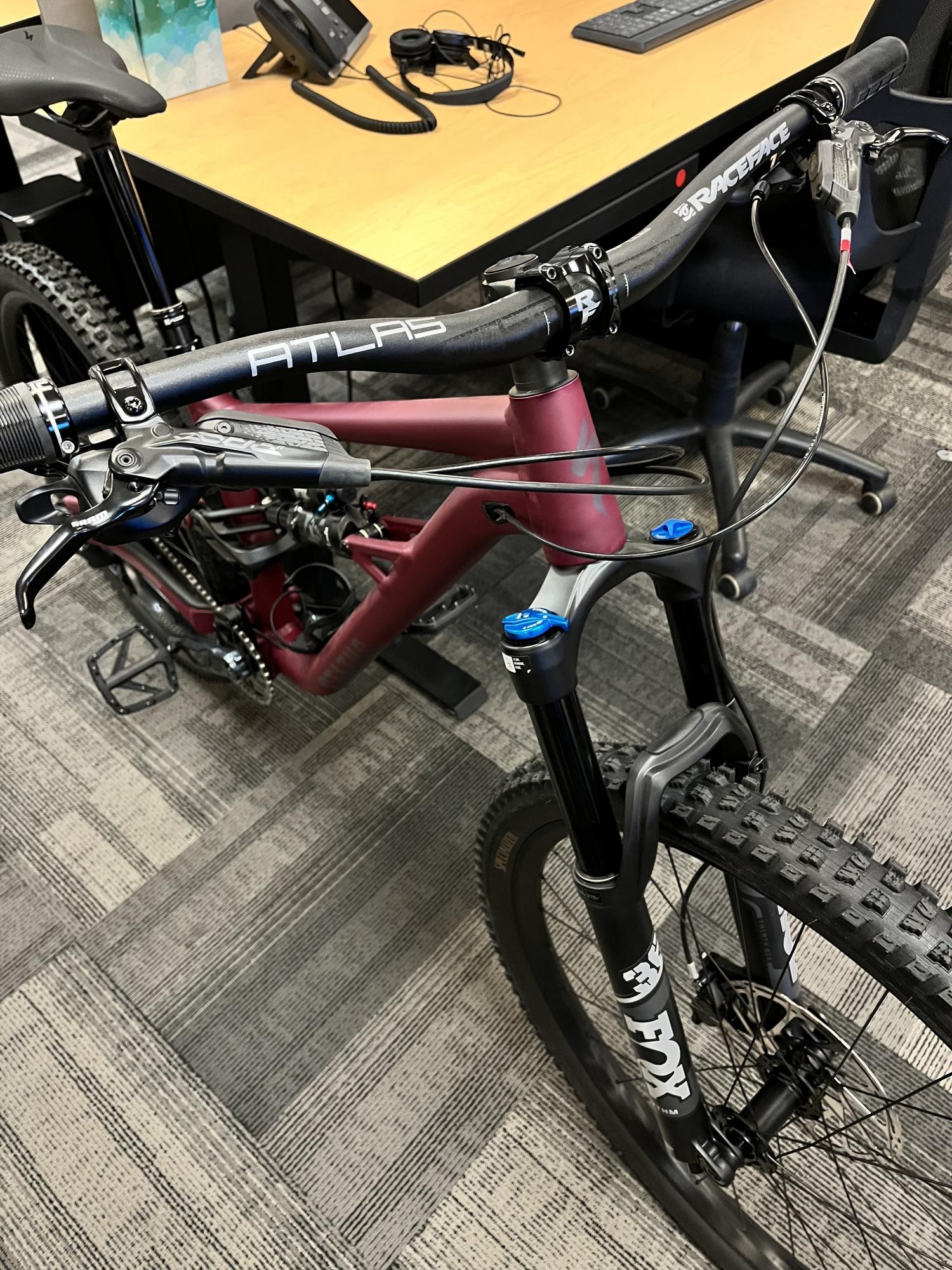 2022 Specialized STATUS Red
