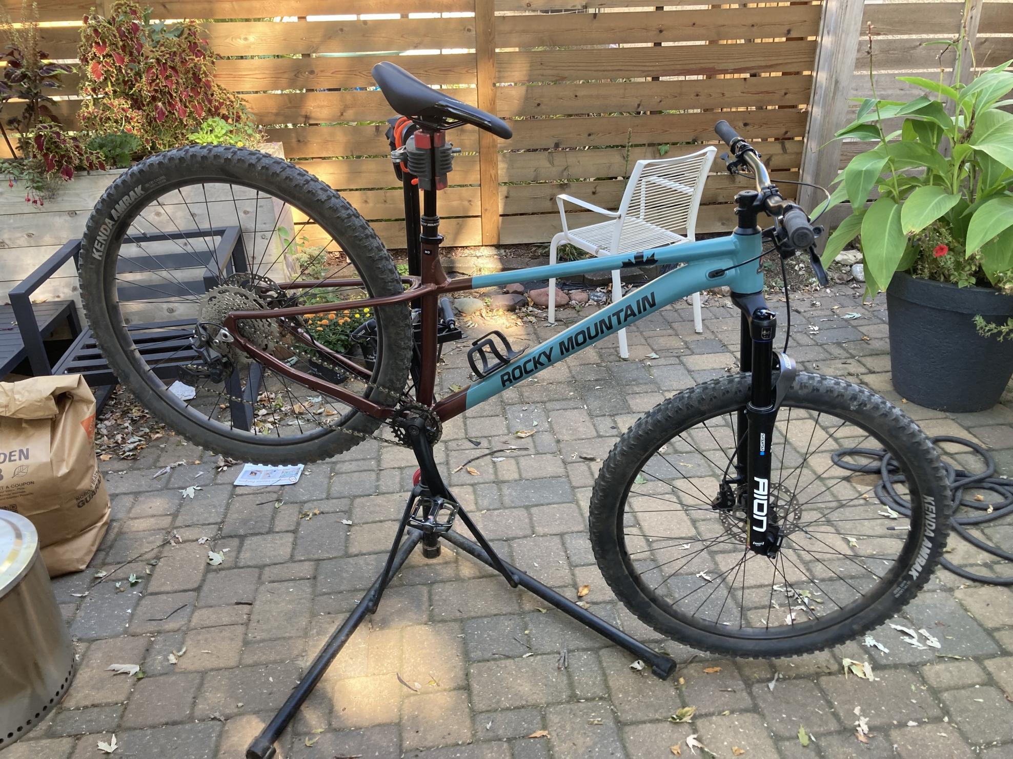 2023 Rocky Mountain Bicycles Growler 20 Blue and Red