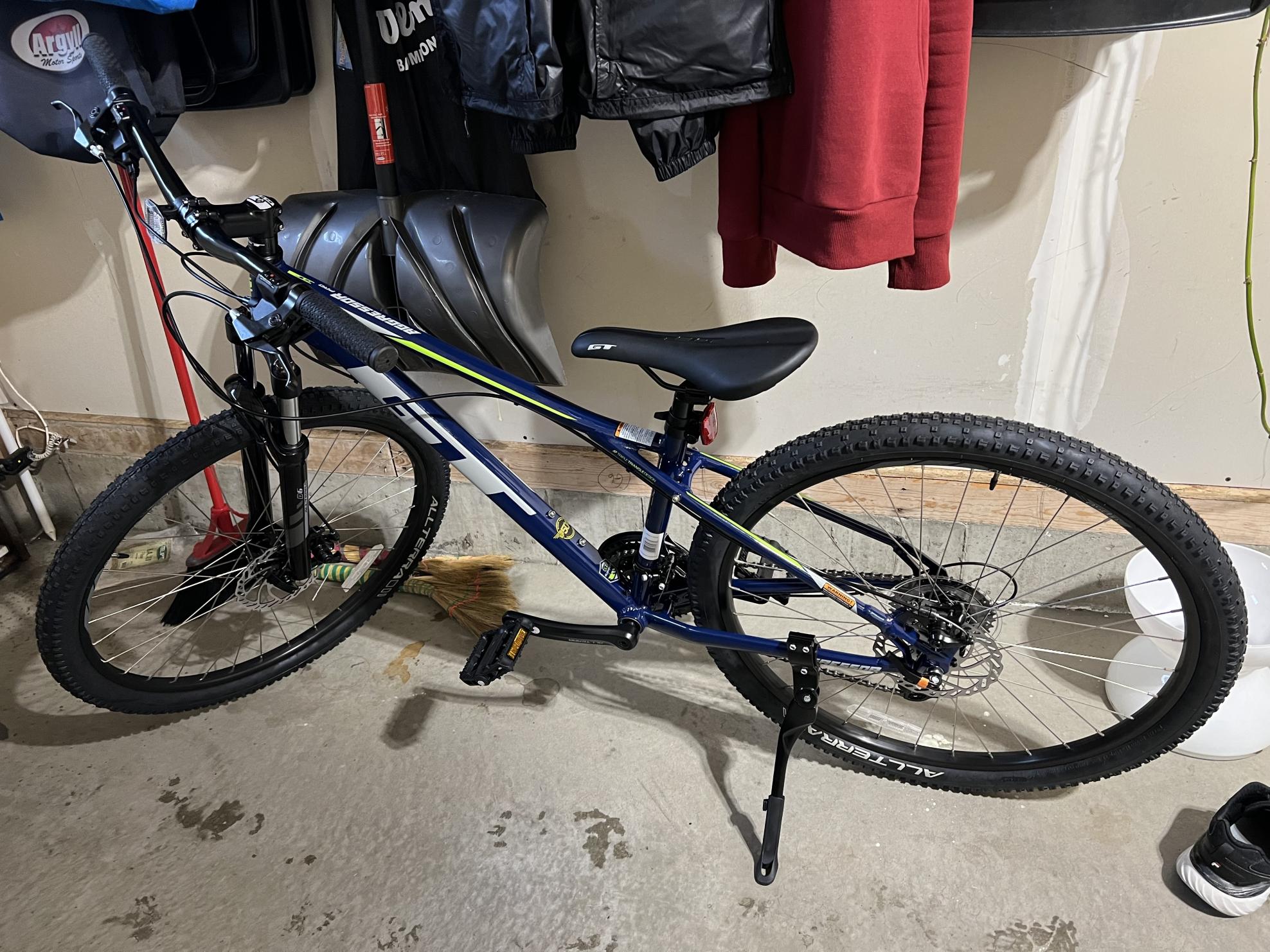 2023 GT Bicycles SM Blue and White