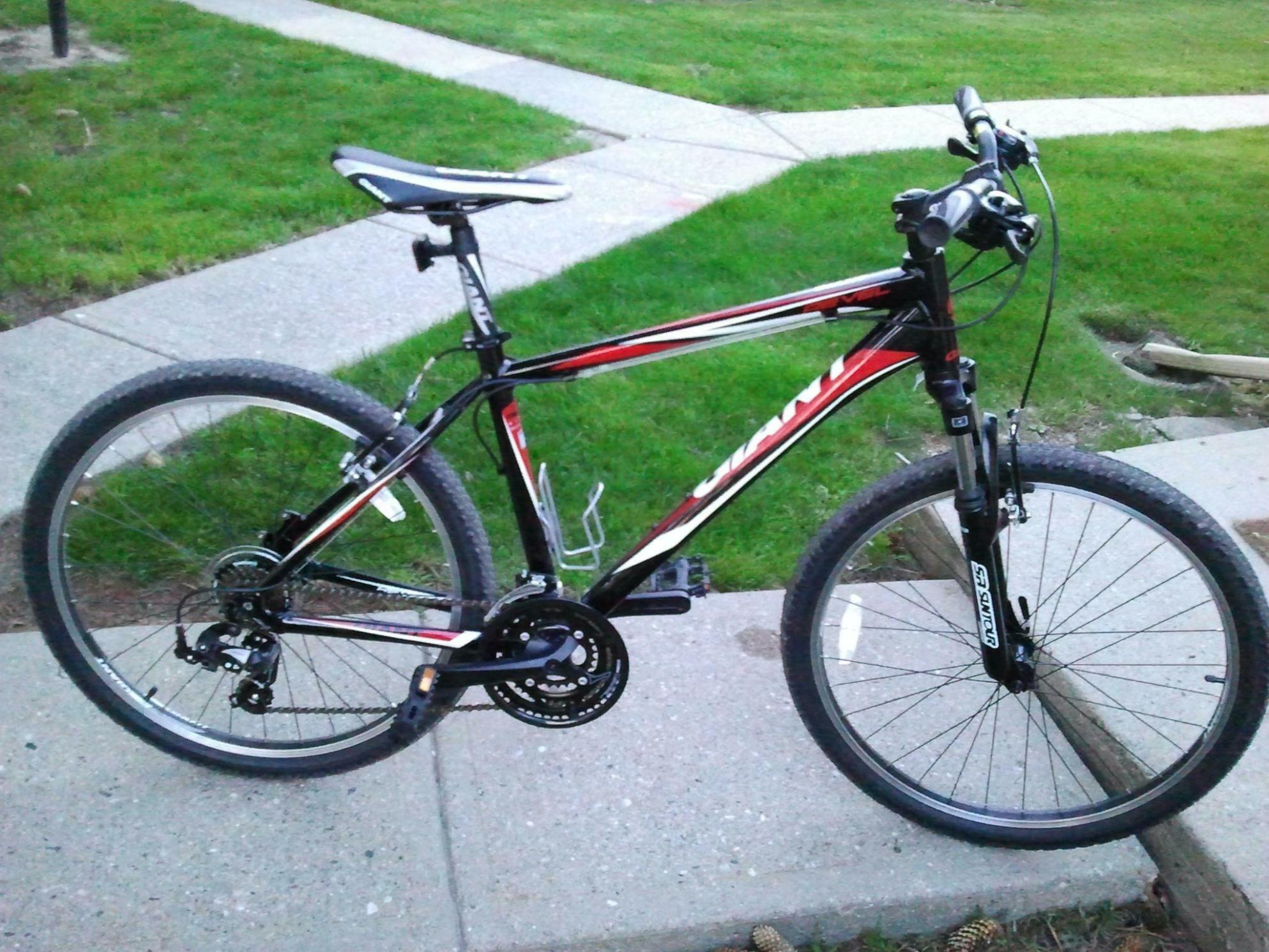 2012 Giant Revel 2 (Black/Red) Red