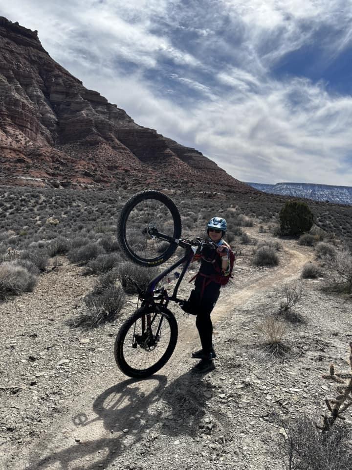 2015 Giant Liv Lust White, Black, and Red