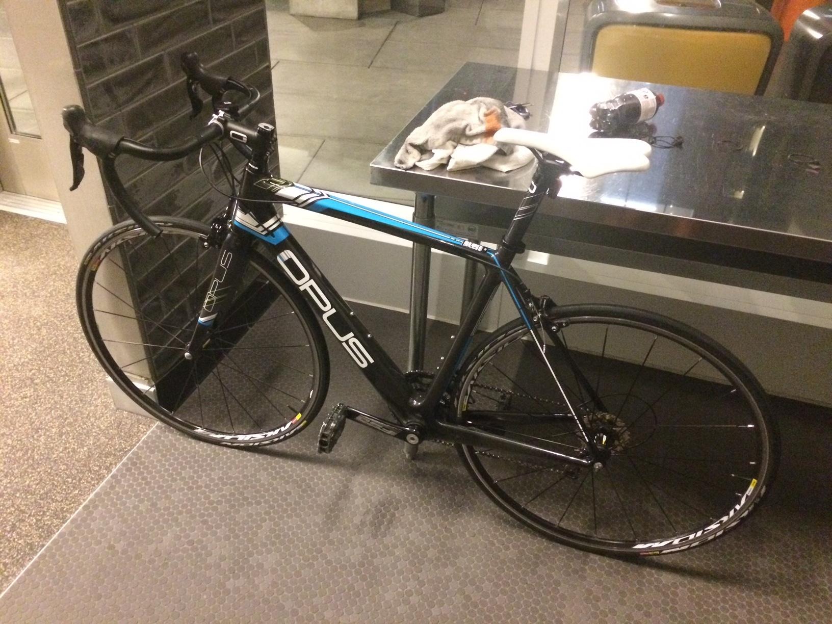 2014 Opus alegria 3.0 Black, Blue, and White