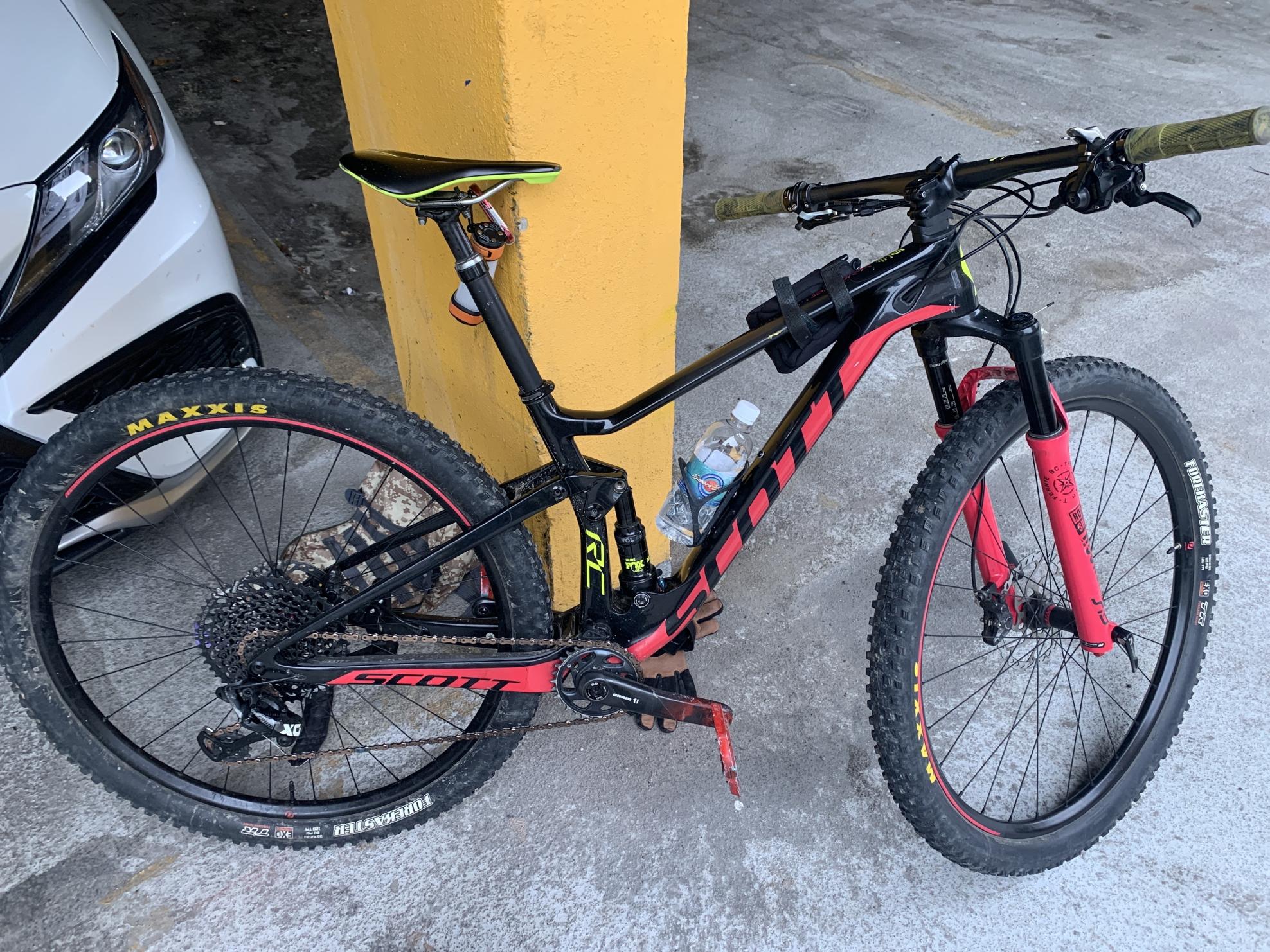 2019 SCOTT Contessa Spark RC 900 Black and Red