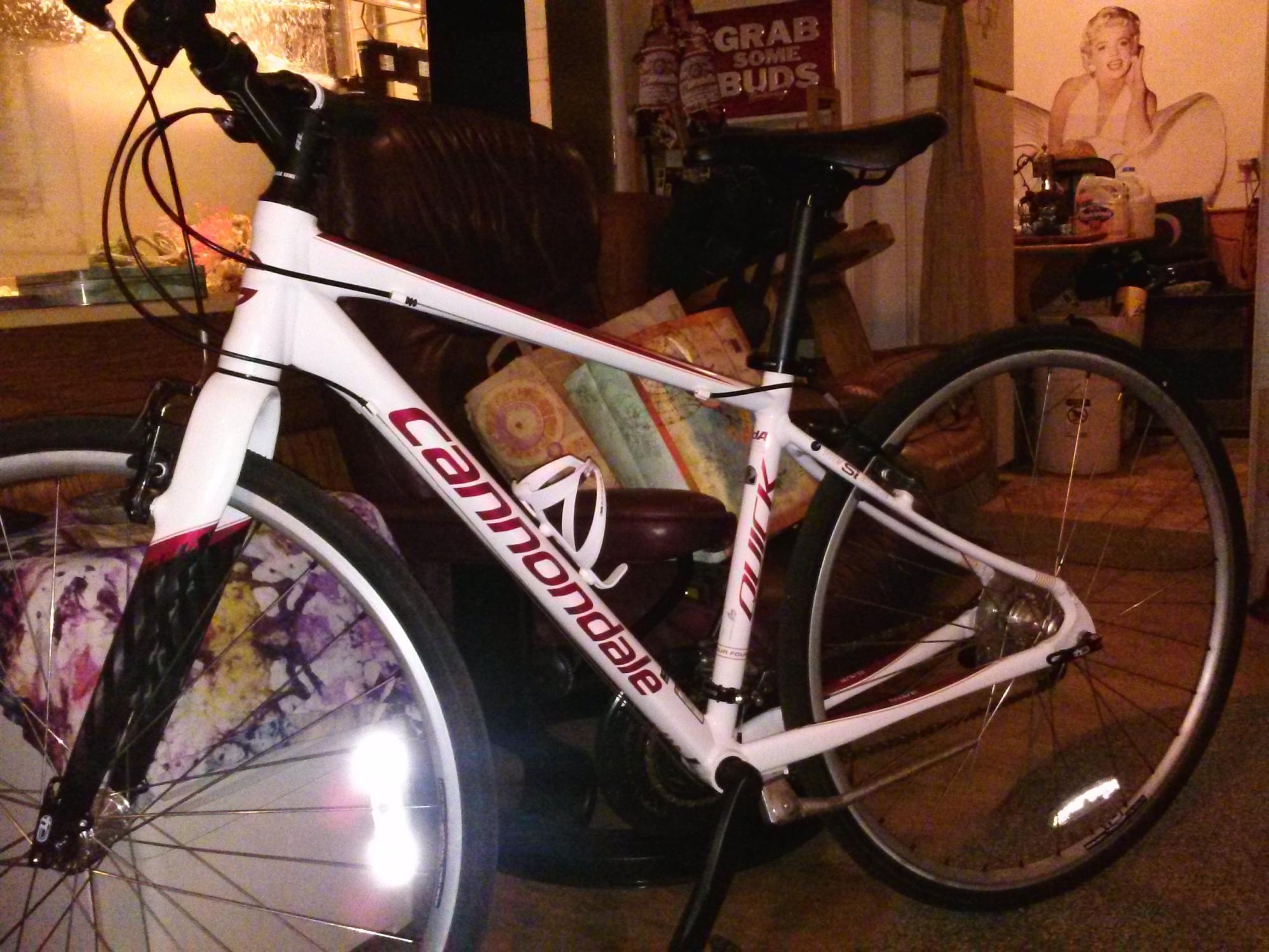 2013 Cannondale Quick 4  White, Black, and Red