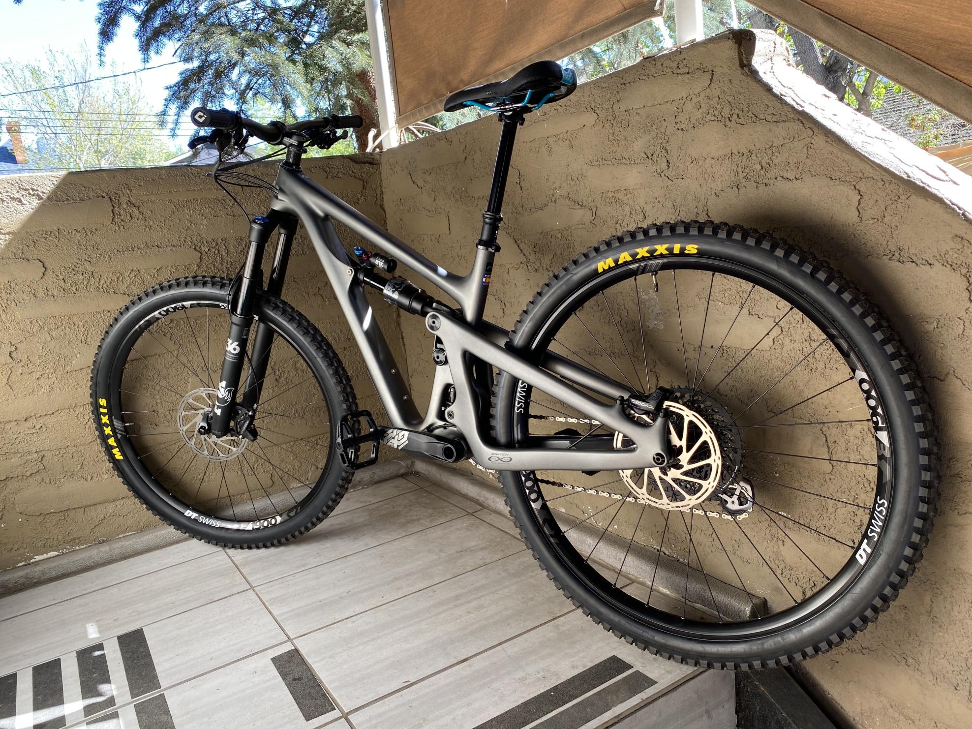 2020 Yeti SB150 Silver, gray or bare metal