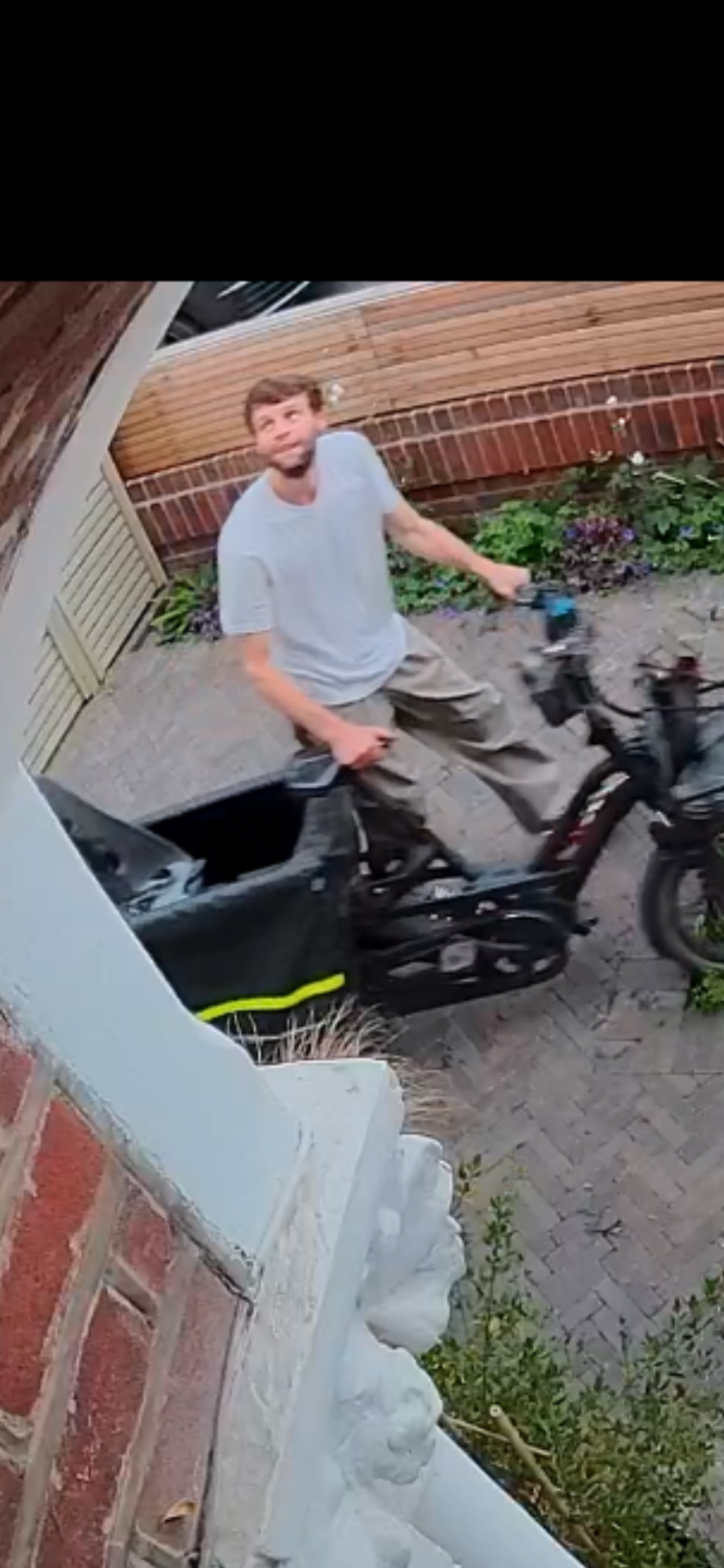 2022 Tern TERN2012 cargo bike (rear storage) Black